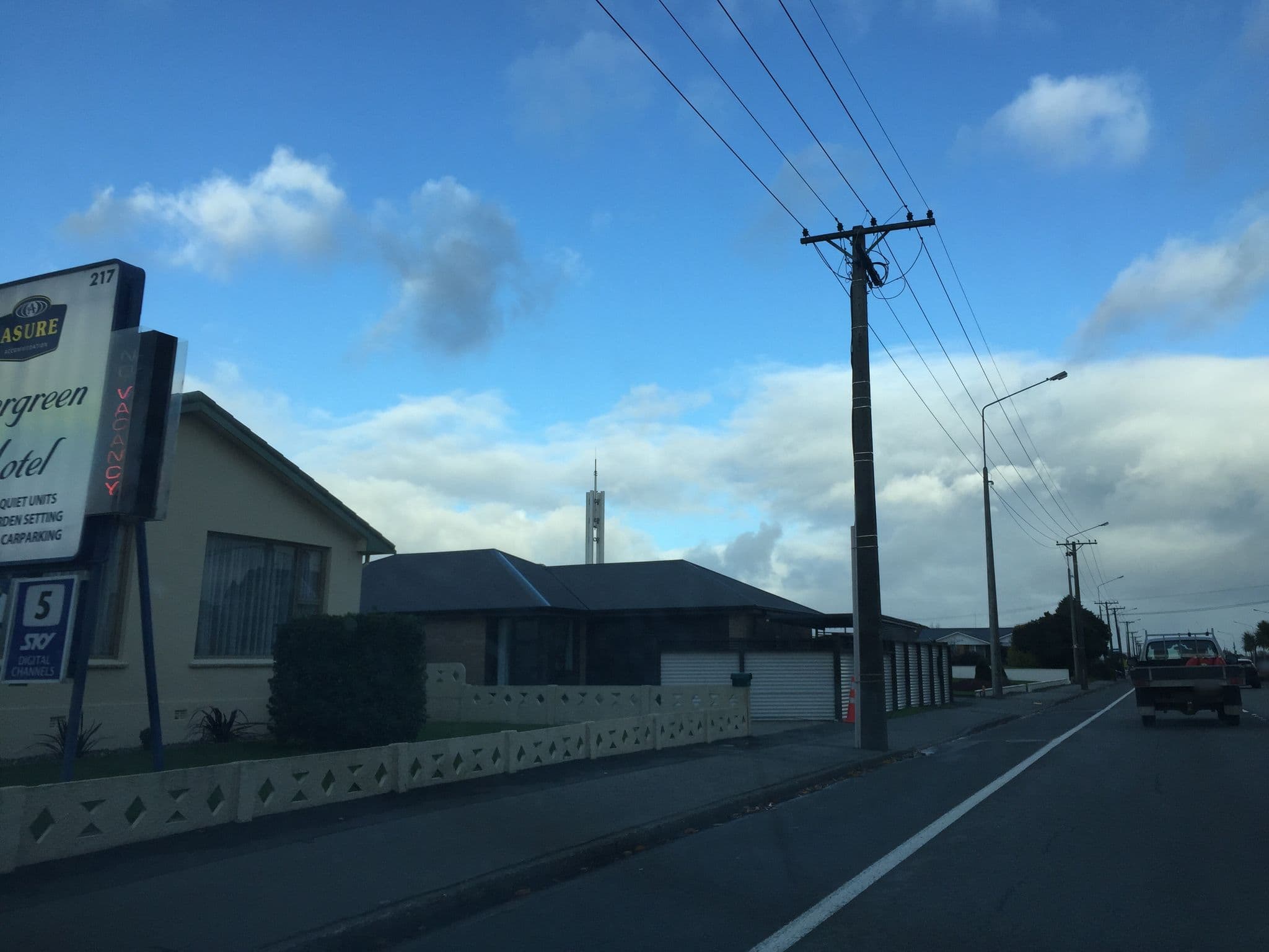 Street view near Asure Evergreen Motel, Gladstone — © reposr (CC BY-SA · Mapillary)