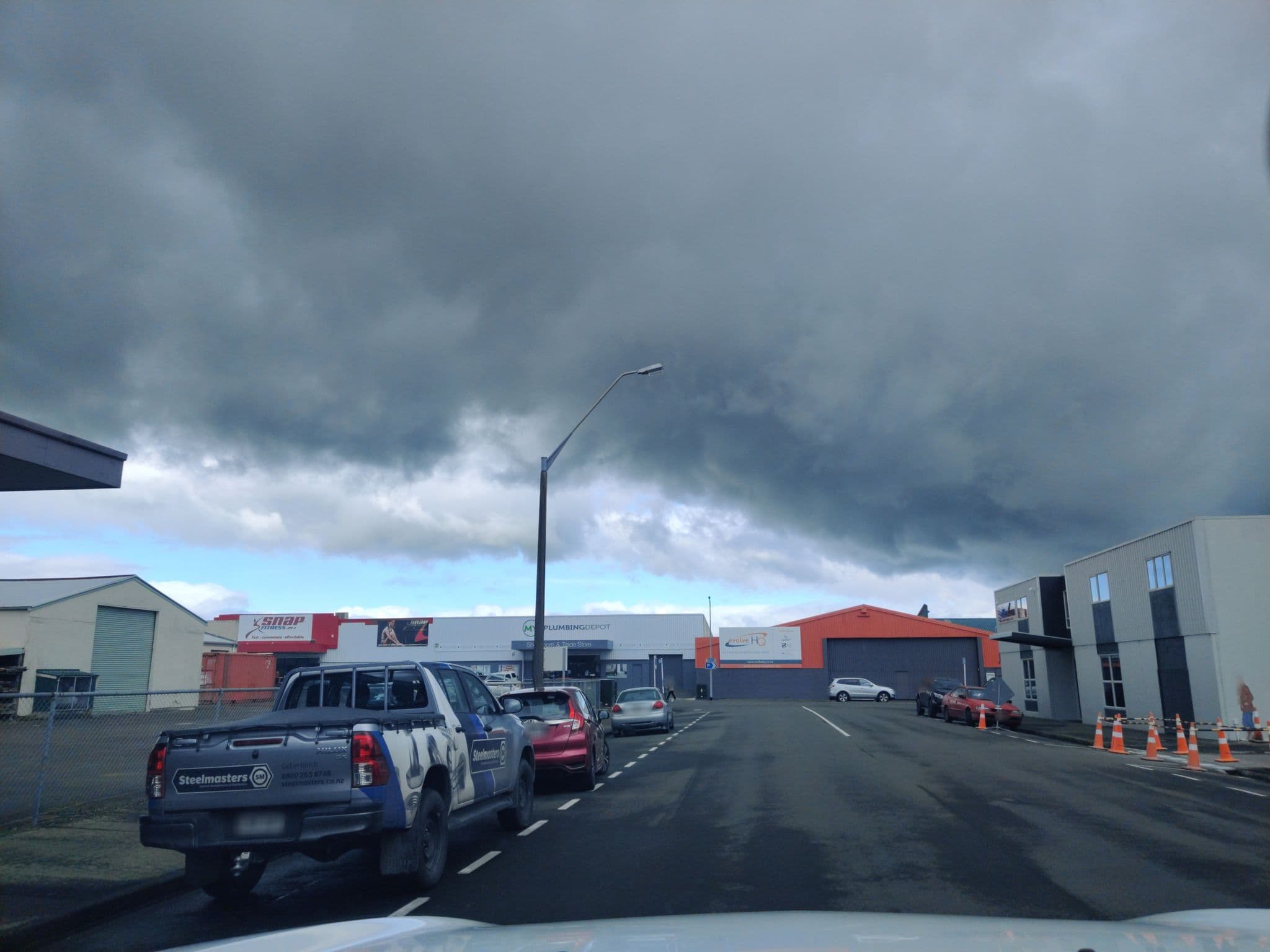 Street view near Empire Sports & Garden Bar Restaurant, Milson — © elphix (CC BY-SA · Mapillary)
