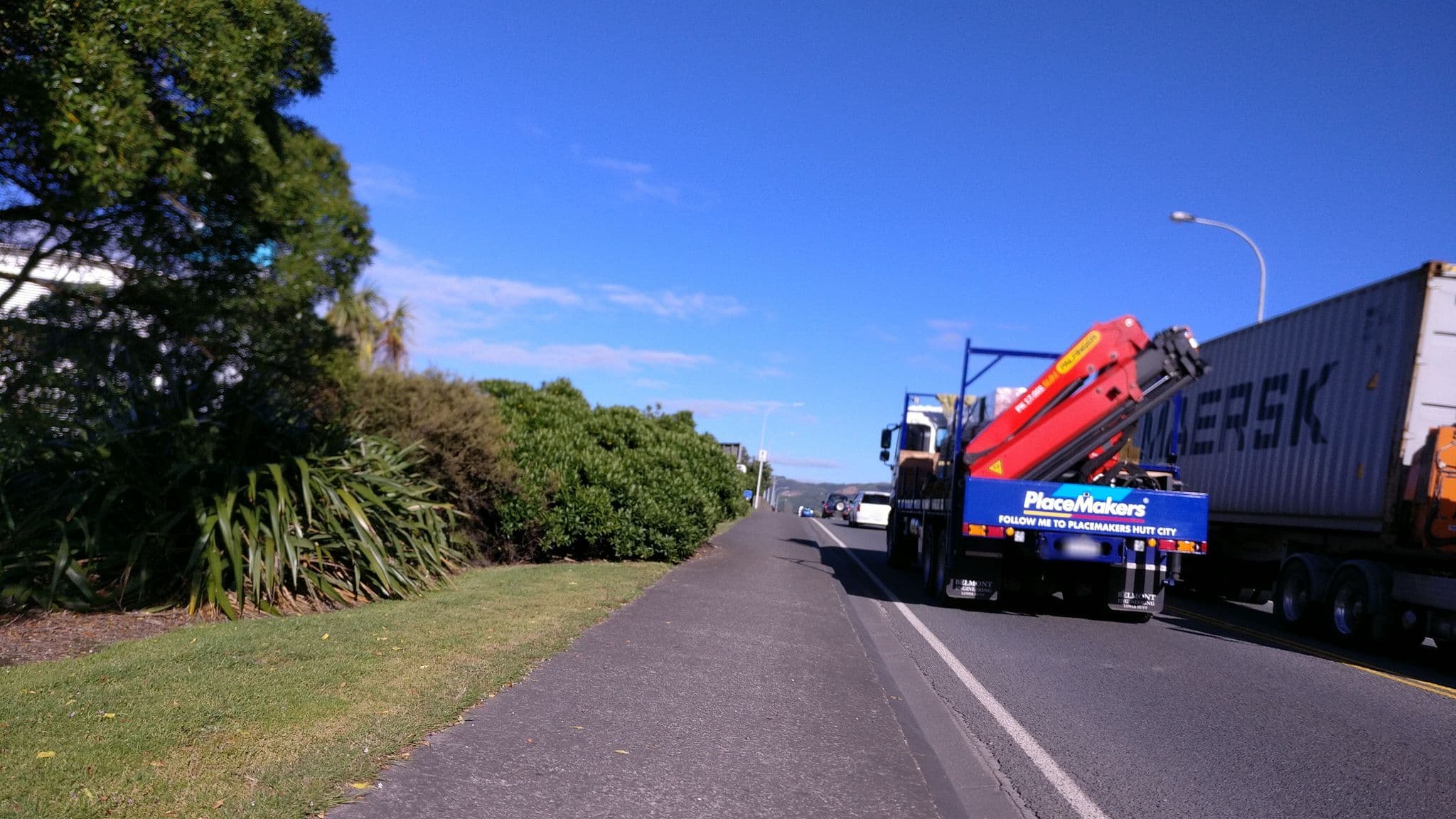 Street view near Hutt Park Hotel, Moera — © hughdavenport (CC BY-SA · Mapillary)