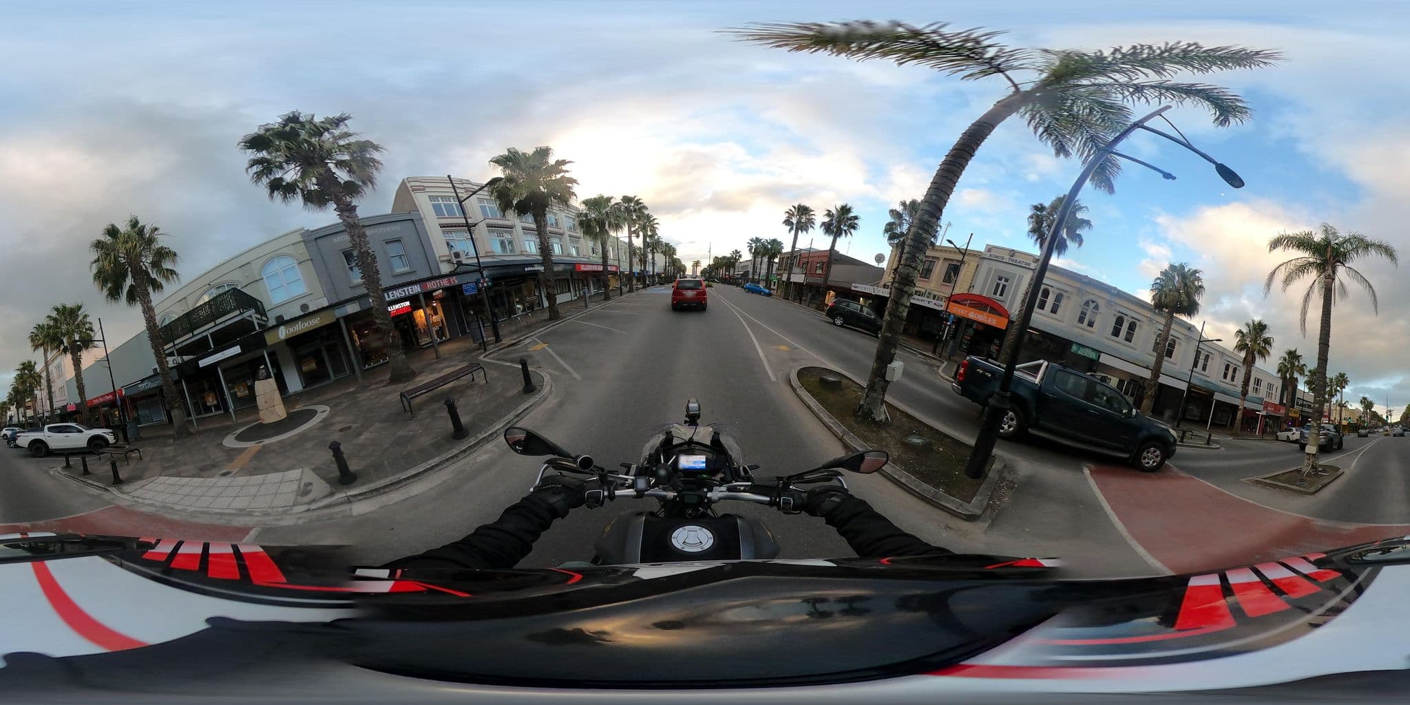 Street view near West Lake Hotel, Kaiti — © captaincol (CC BY-SA · Mapillary)