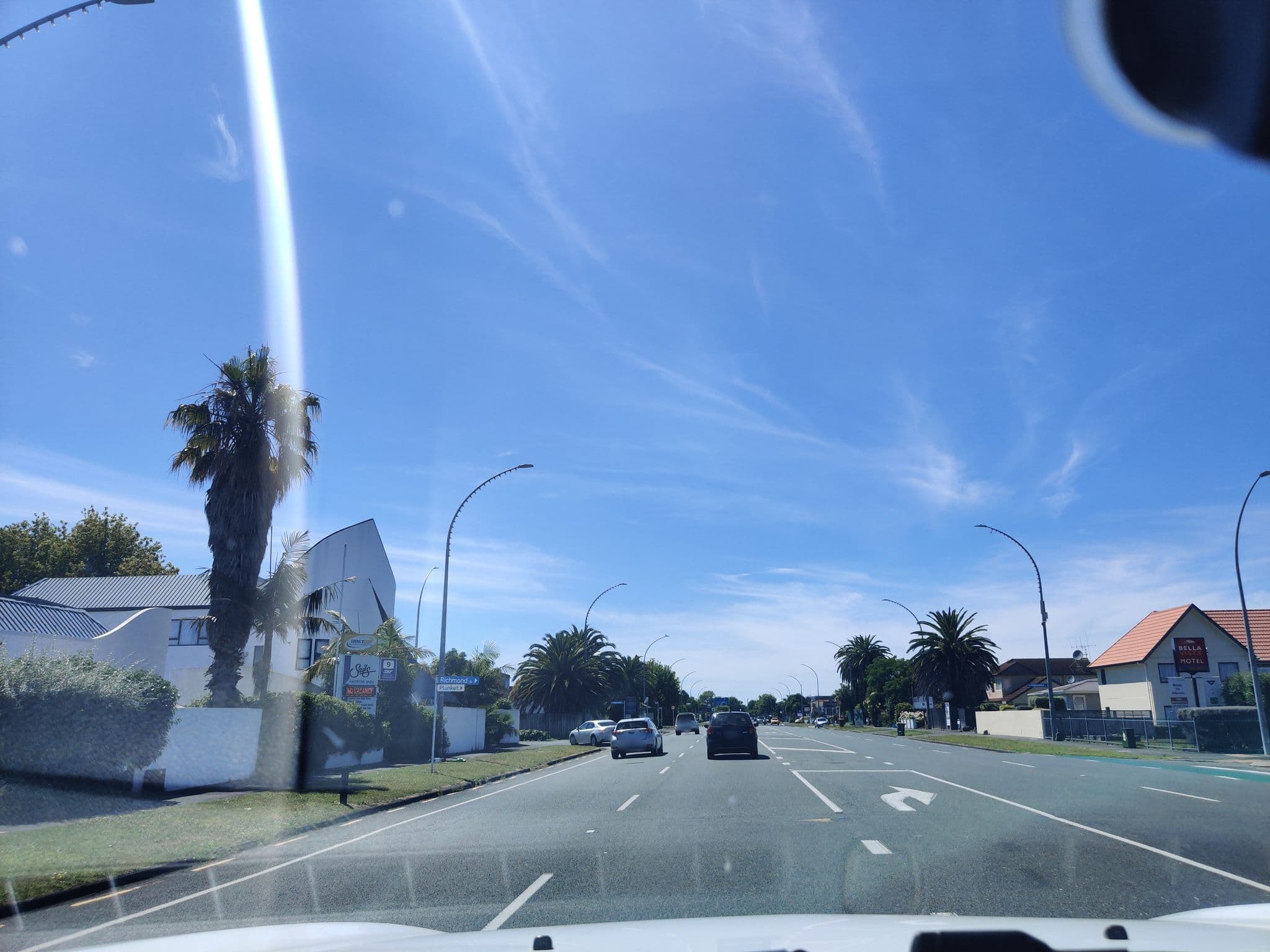 Street view near Barclay Motel Hamilton, Hamilton West — © elphix (CC BY-SA · Mapillary)