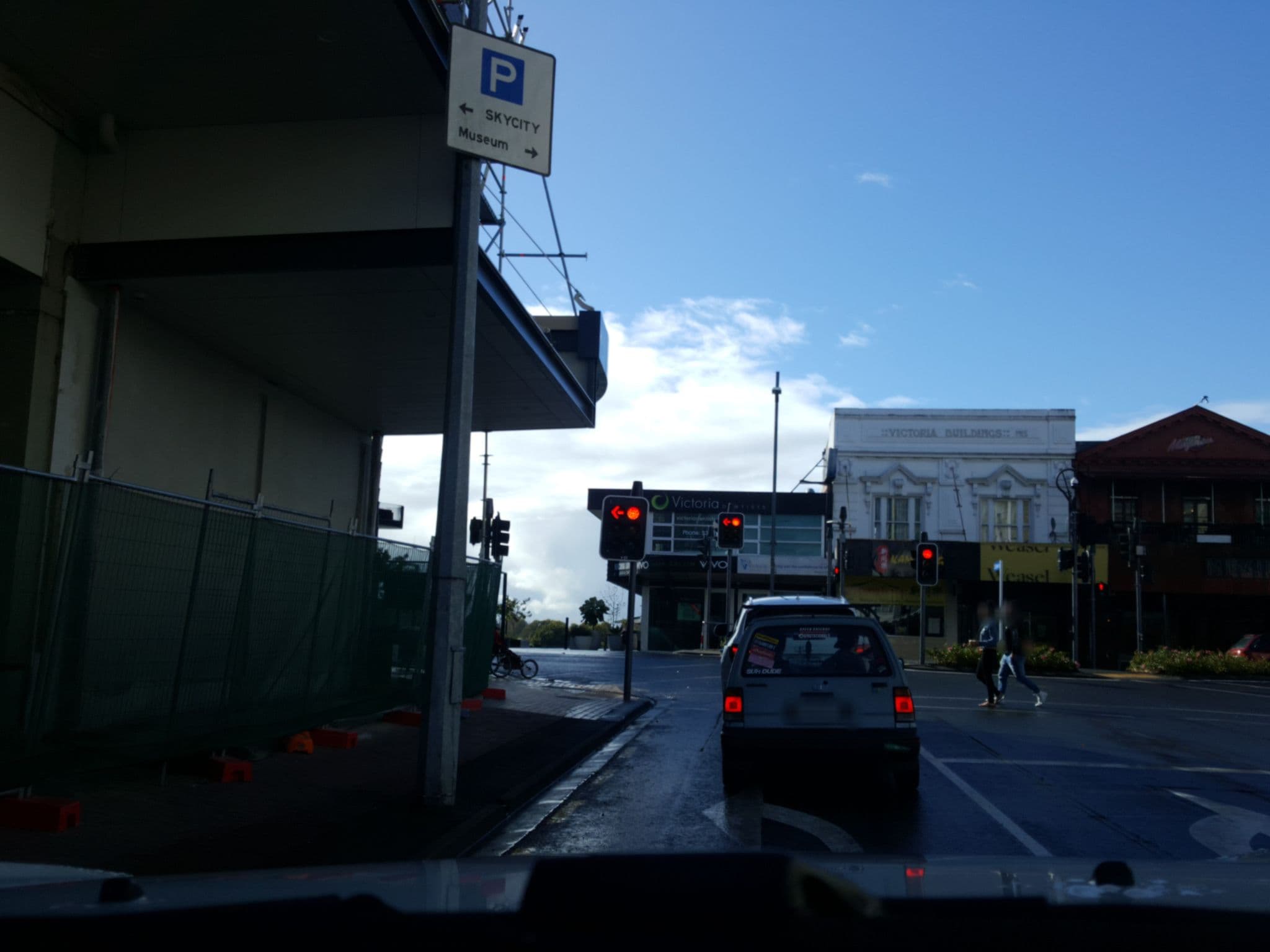Street view near Bays Hotel And Suites, Hamilton — © elphix (CC BY-SA · Mapillary)
