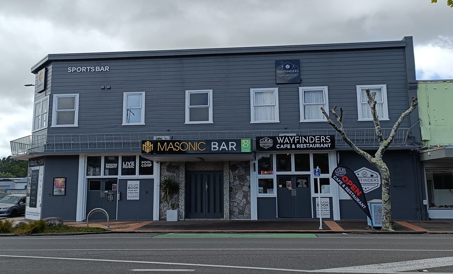 Masonic Hotel (via Wikimedia Commons, CC BY-SA 3.0)