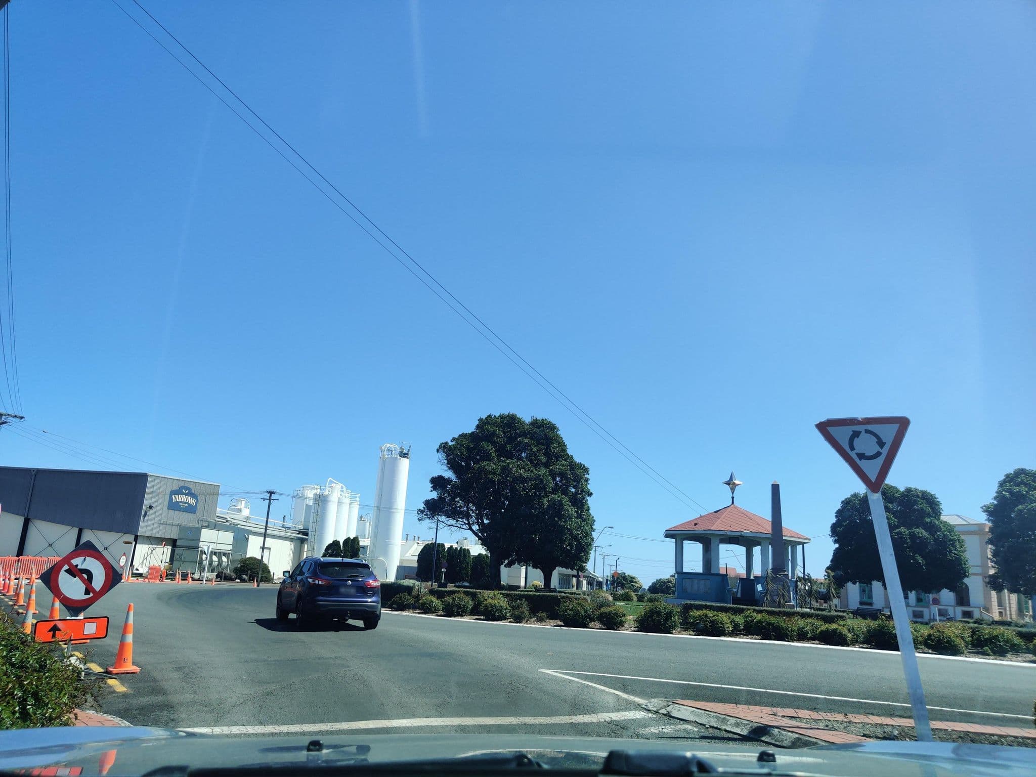 Street view near Waimate Hotel, Manaia — © elphix (CC BY-SA · Mapillary)
