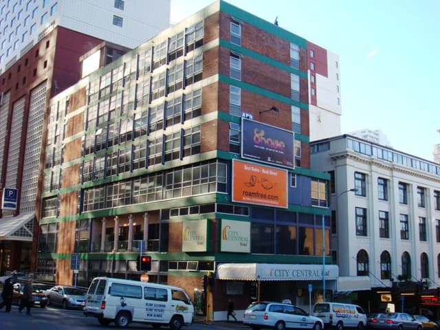 Econo Lodge City Central (via Wikimedia Commons, CC BY-SA 1.0)
