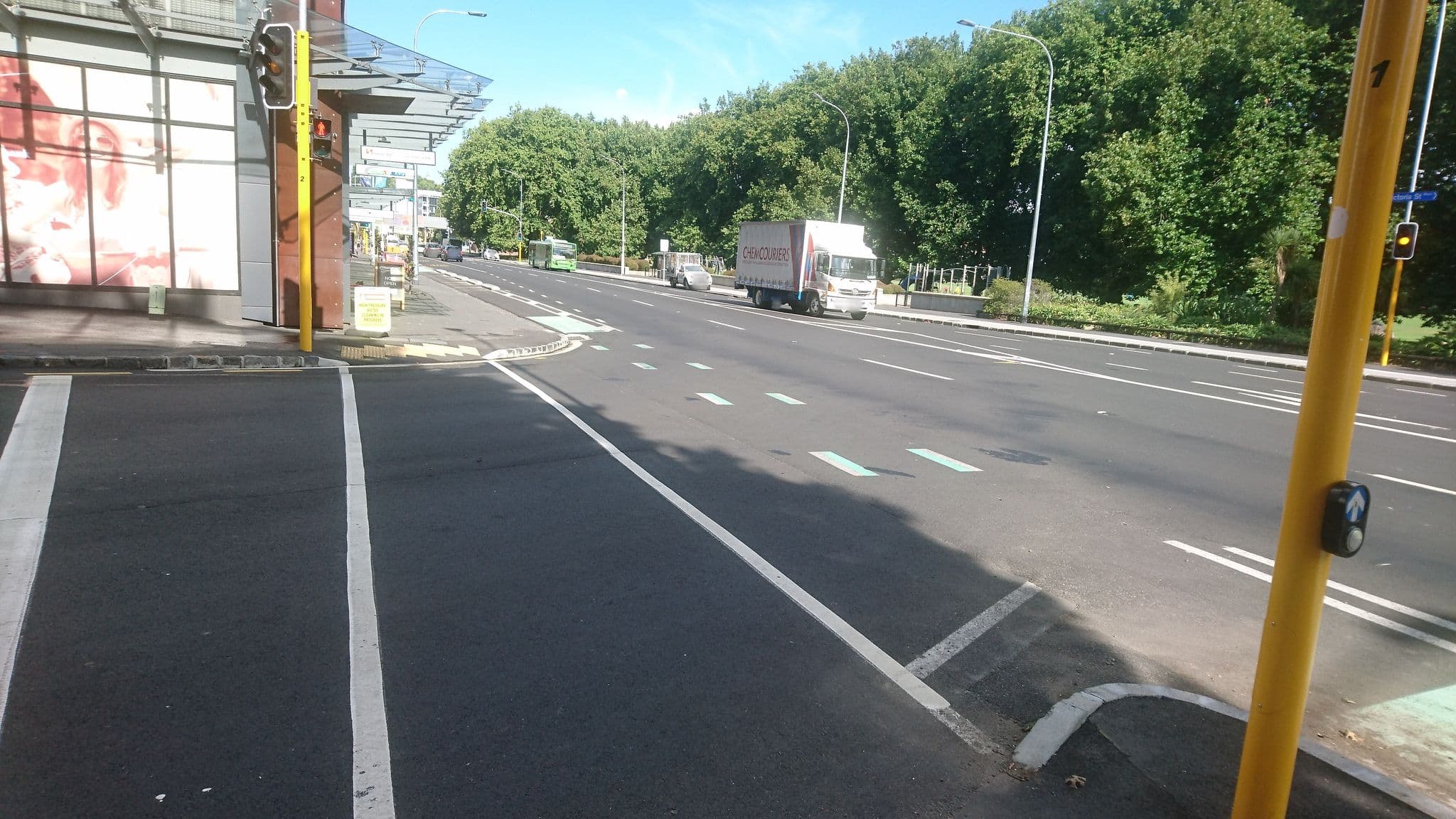 Street view near Swiss-Belsuite Apartment Hotel, Auckland — © aidin36 (CC BY-SA · Mapillary)