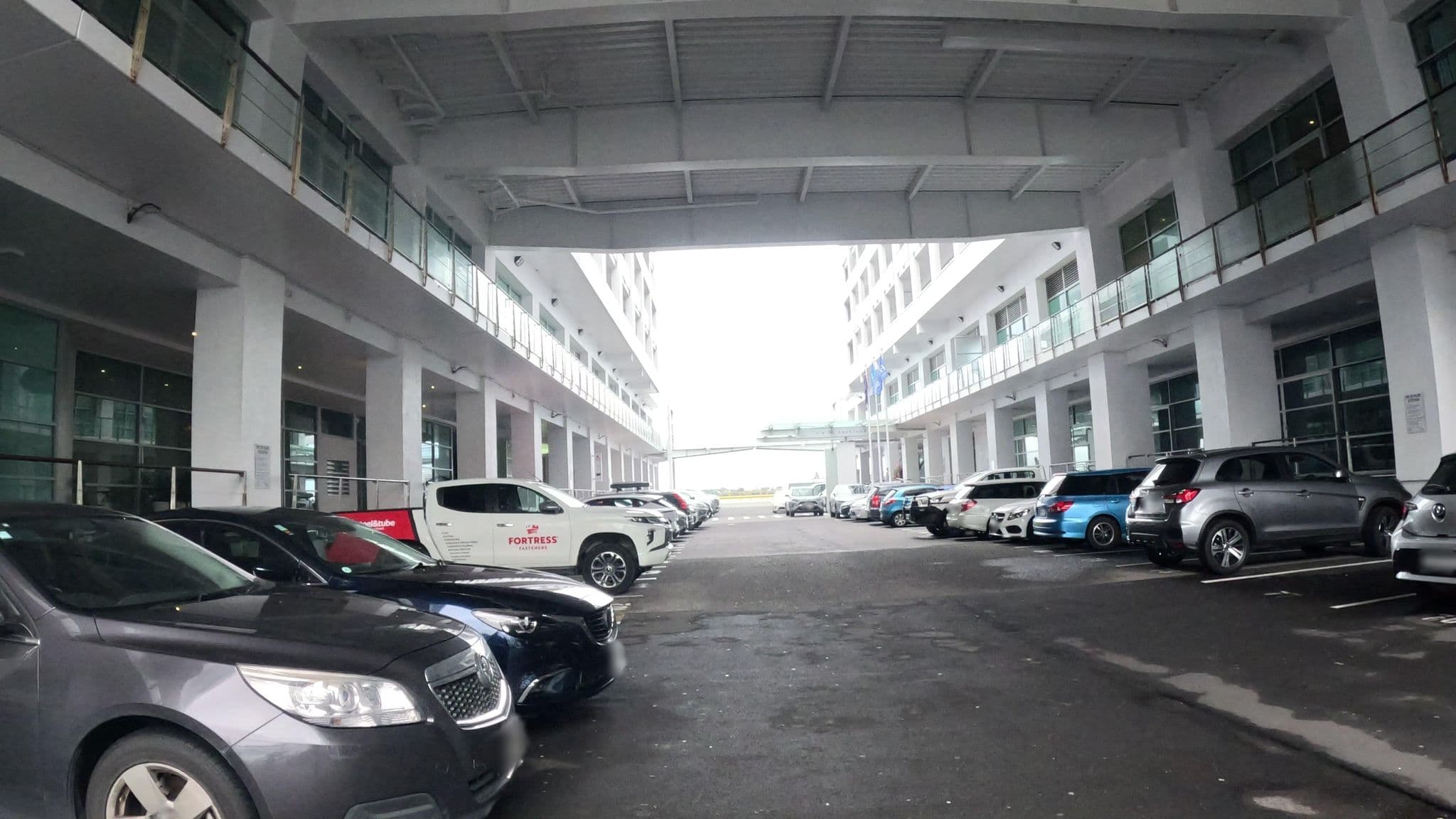 Street view near Hilton Pool, Auckland — © alt9800 (CC BY-SA · Mapillary)