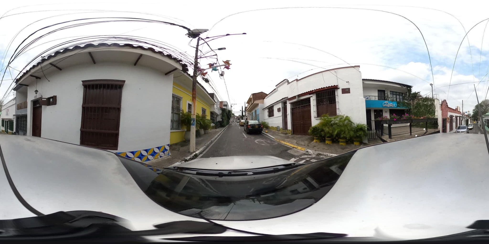 Street view near The Moonshine Boutique Hostel, Cali