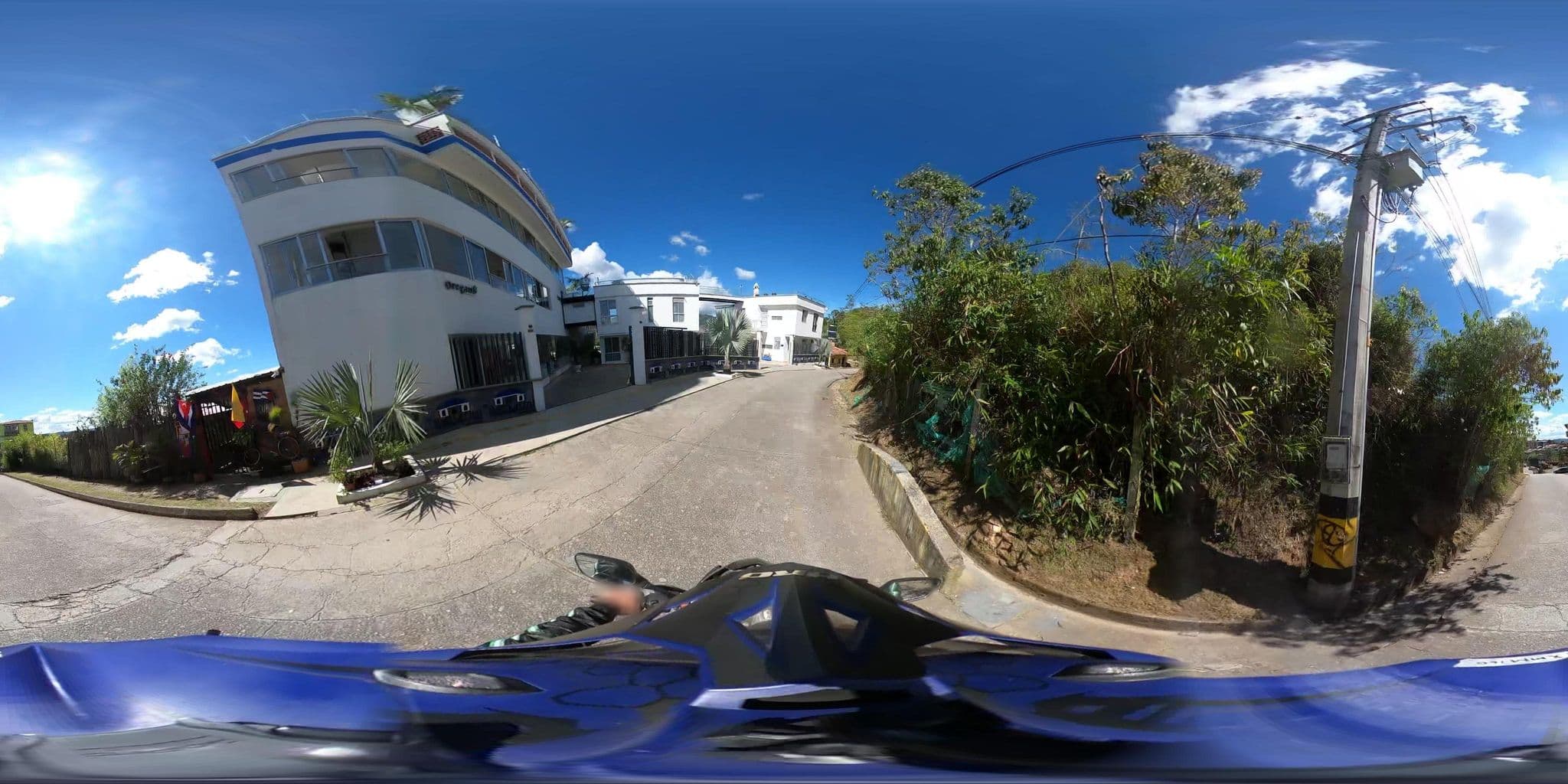 Street view near Santorini Hotel, Guatapé — © 360recorrido (CC BY-SA · Mapillary)