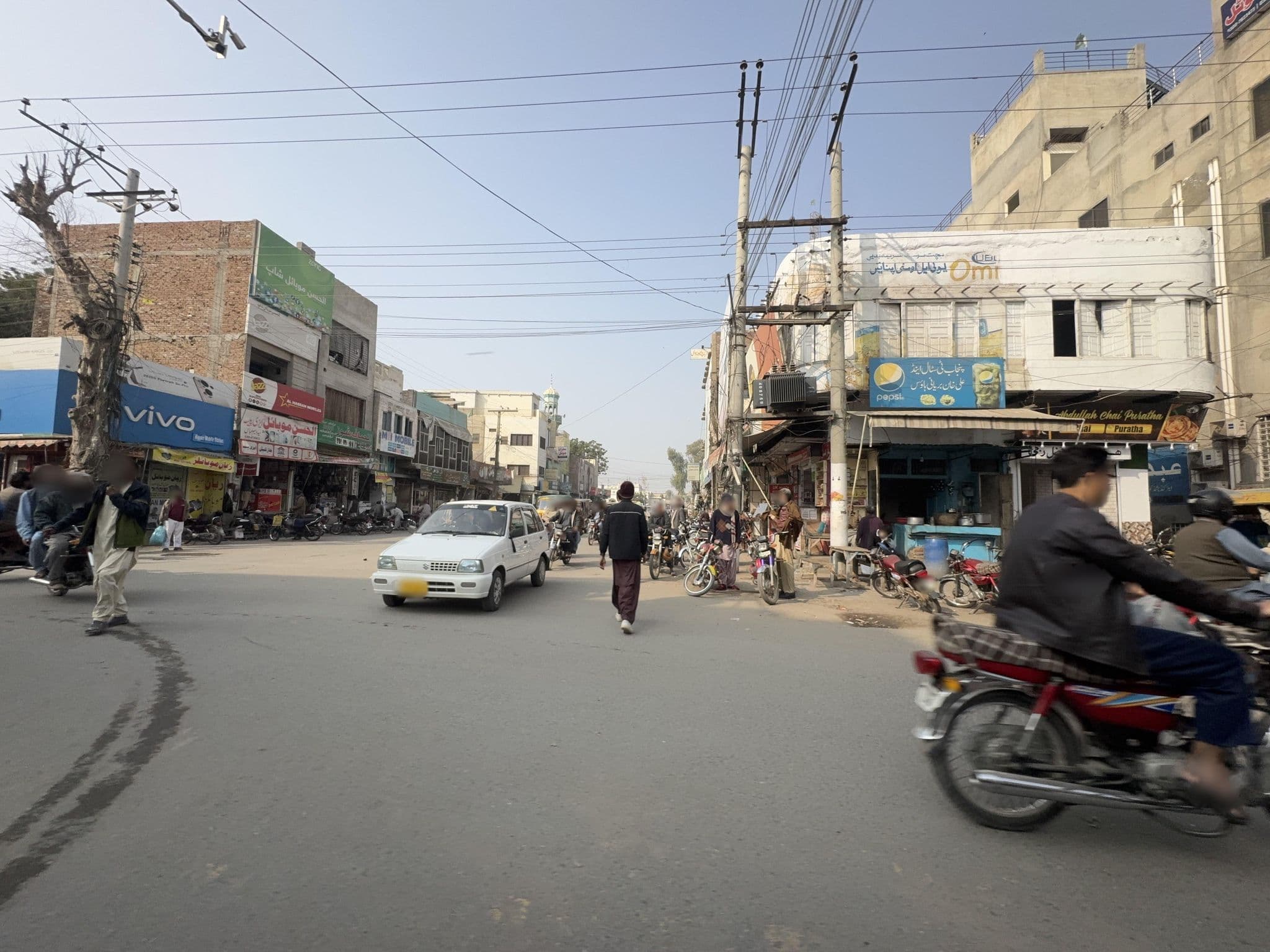 Street view near Hotel Al Mashraq, Rahim Yar Khan — © Smaz (CC BY-SA · Mapillary)