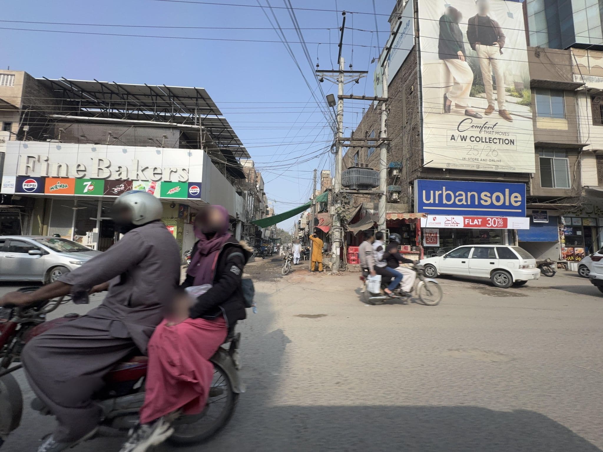 Street view near Hotel One RYK, Rahim Yar Khan — © Smaz (CC BY-SA · Mapillary)