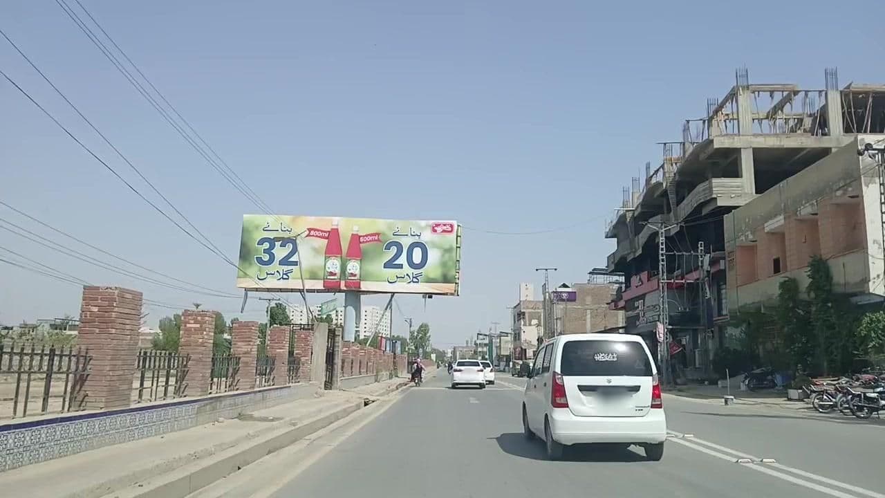 Street view near Chen Inn Hotel, Sukkur — © roadroid (CC BY-SA · Mapillary)