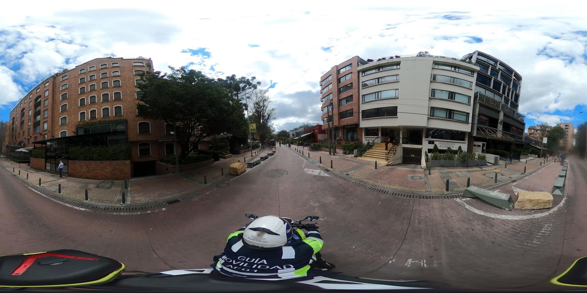 Street view near Sofitel, Barrio San Luis — © cgalindop (CC BY-SA · Mapillary)