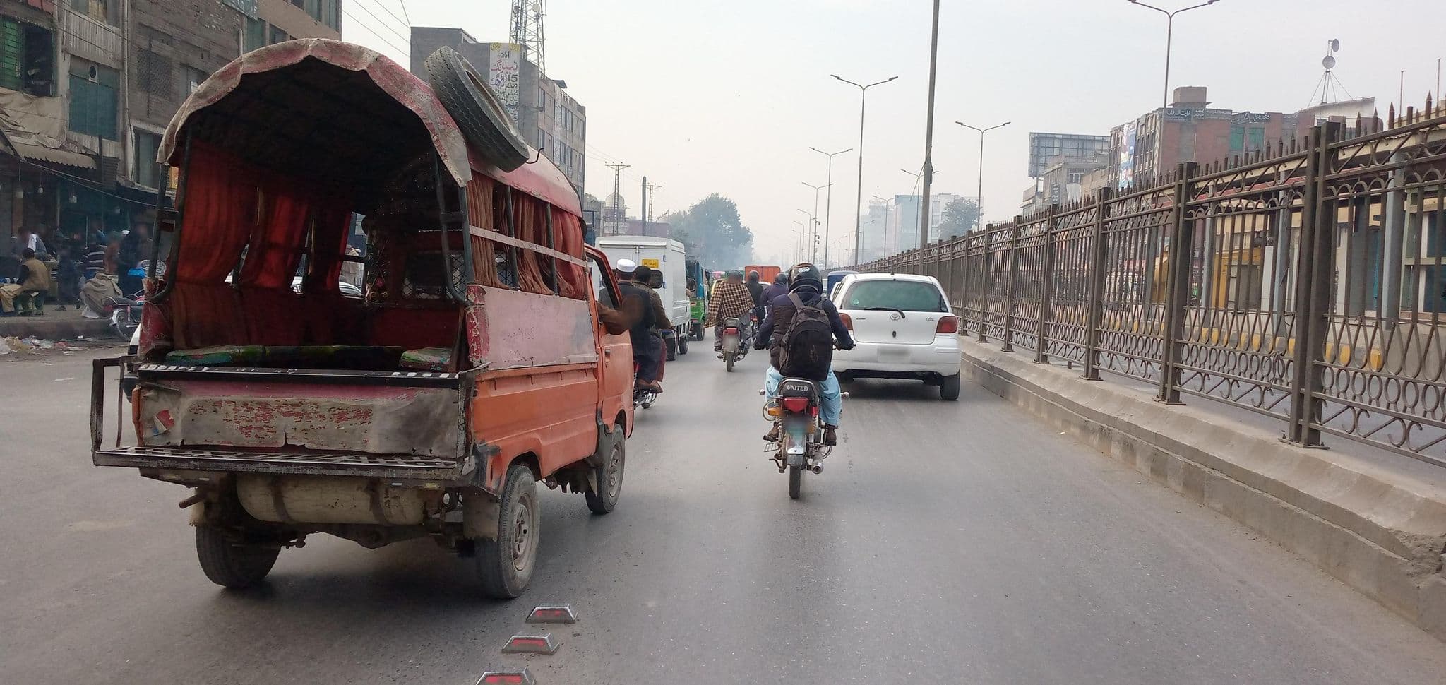 Street view near Taj Hotel, Peshawar — © RobinGoix (CC BY-SA · Mapillary)