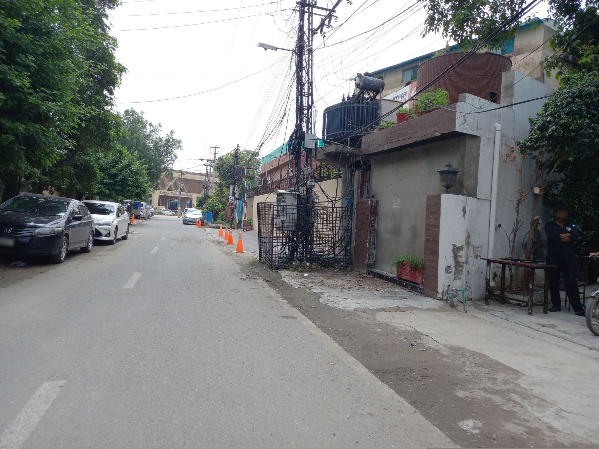 Street view near Hotel Shanze Inn, Lahore — © hamzajutt (CC BY-SA · Mapillary)
