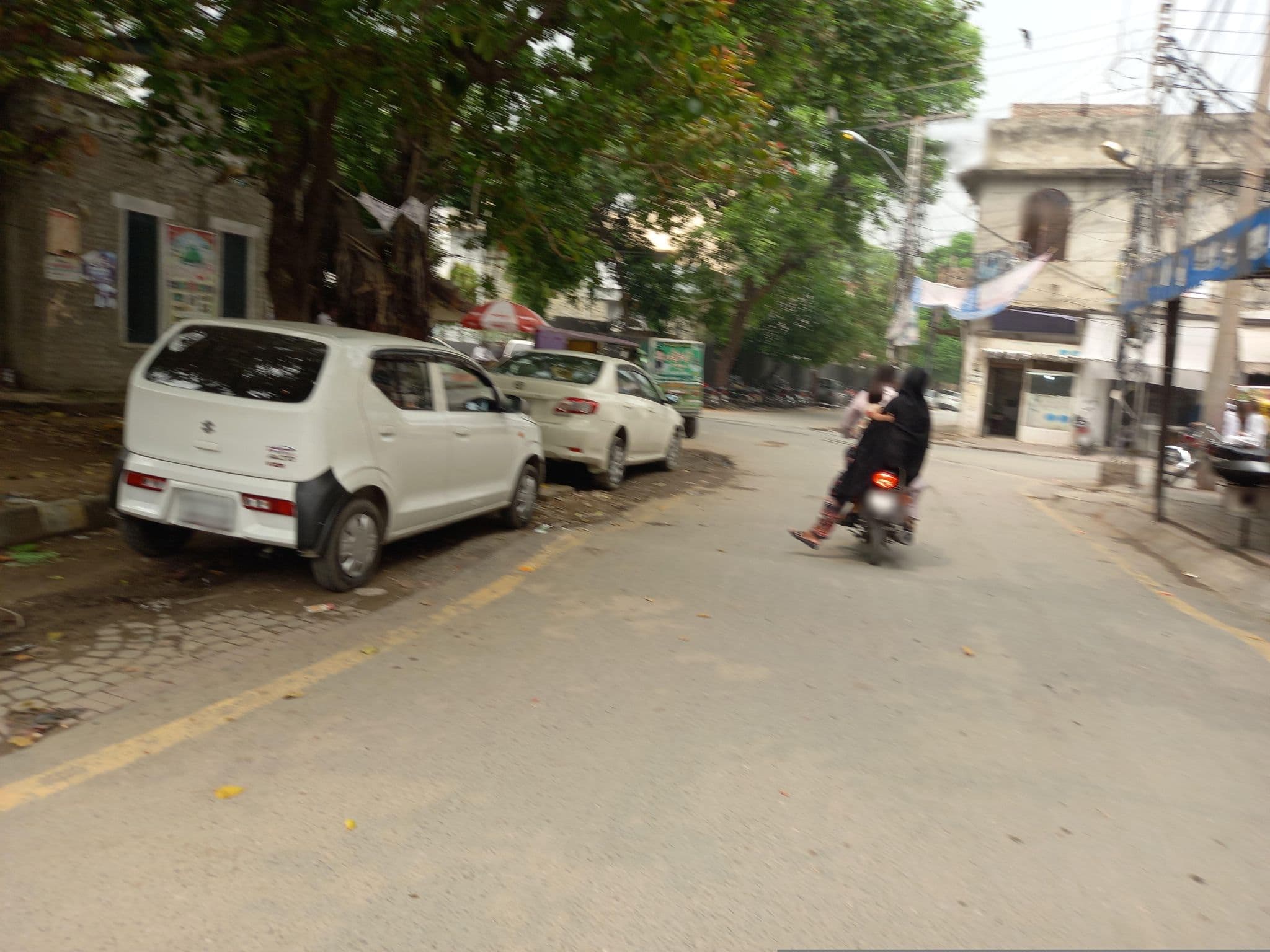 Street view near Gulberg Continental Hotel, Lahore — © hamzajutt (CC BY-SA · Mapillary)