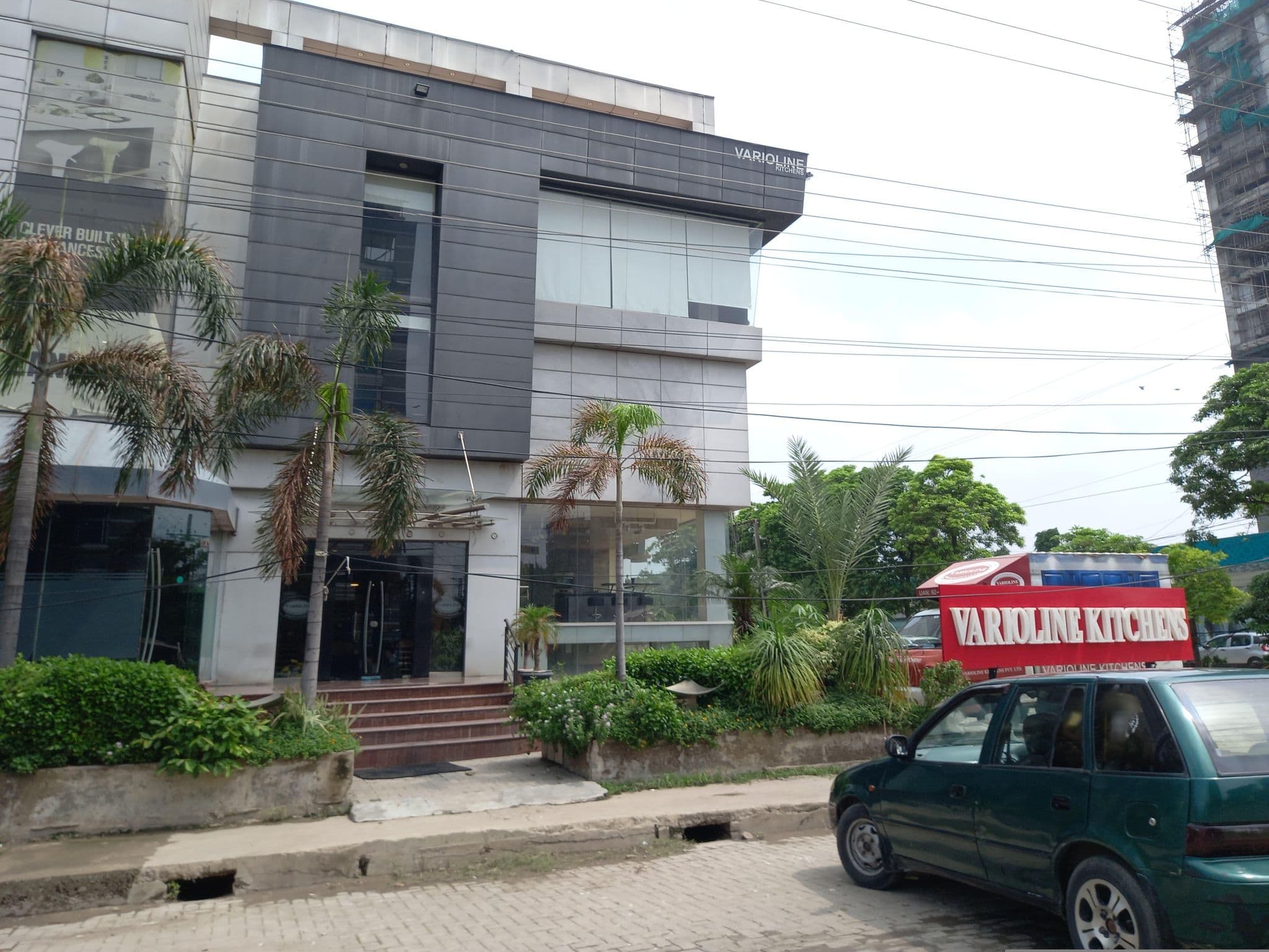 Street view near Hilton Suites, Model Town — © hamzajutt (CC BY-SA · Mapillary)