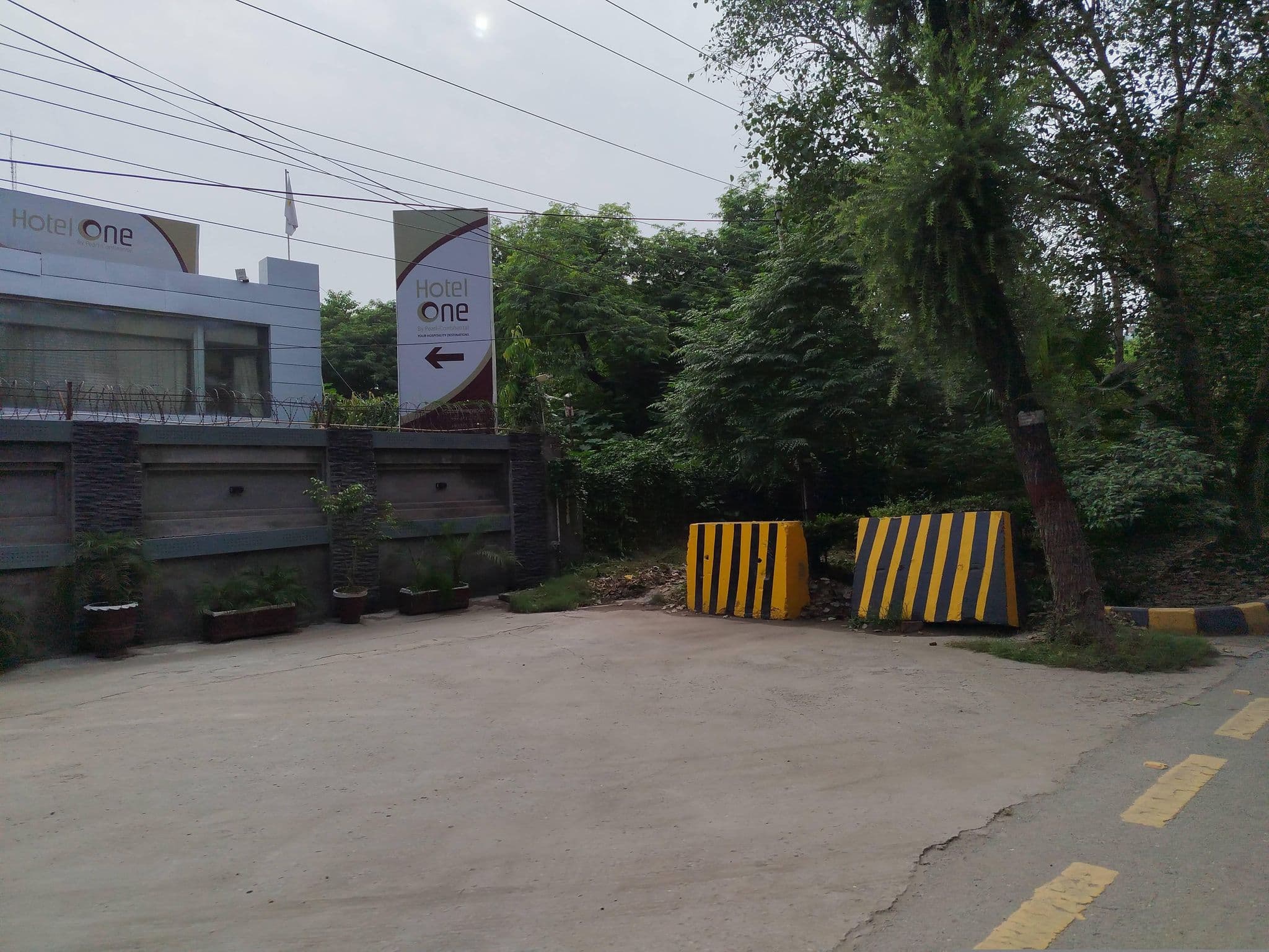 Street view near Hotel One, Lahore — © hamzajutt (CC BY-SA · Mapillary)