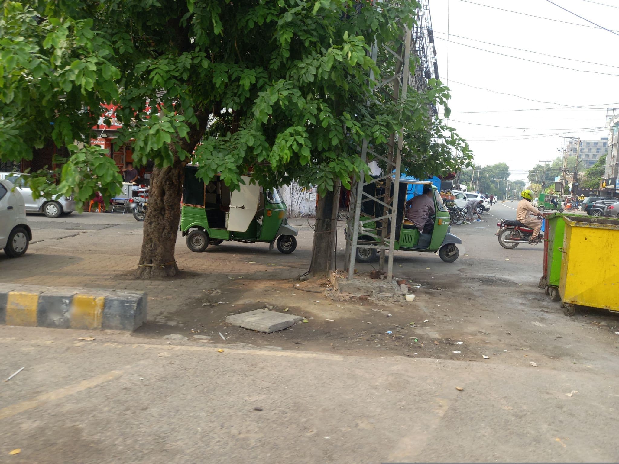 Street view near View Hotel, Lahore — © hamzajutt (CC BY-SA · Mapillary)