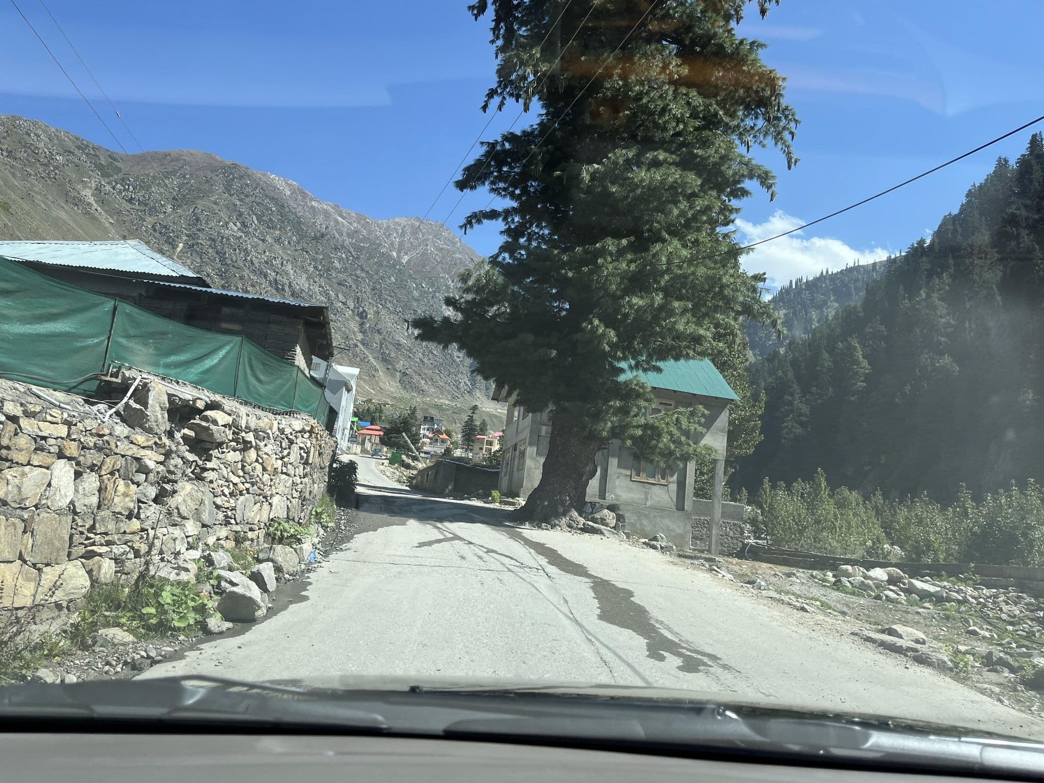 Street view near Greywalls Mountain Huts & Cottages, Dregun — © masterofnoroad (CC BY-SA · Mapillary)