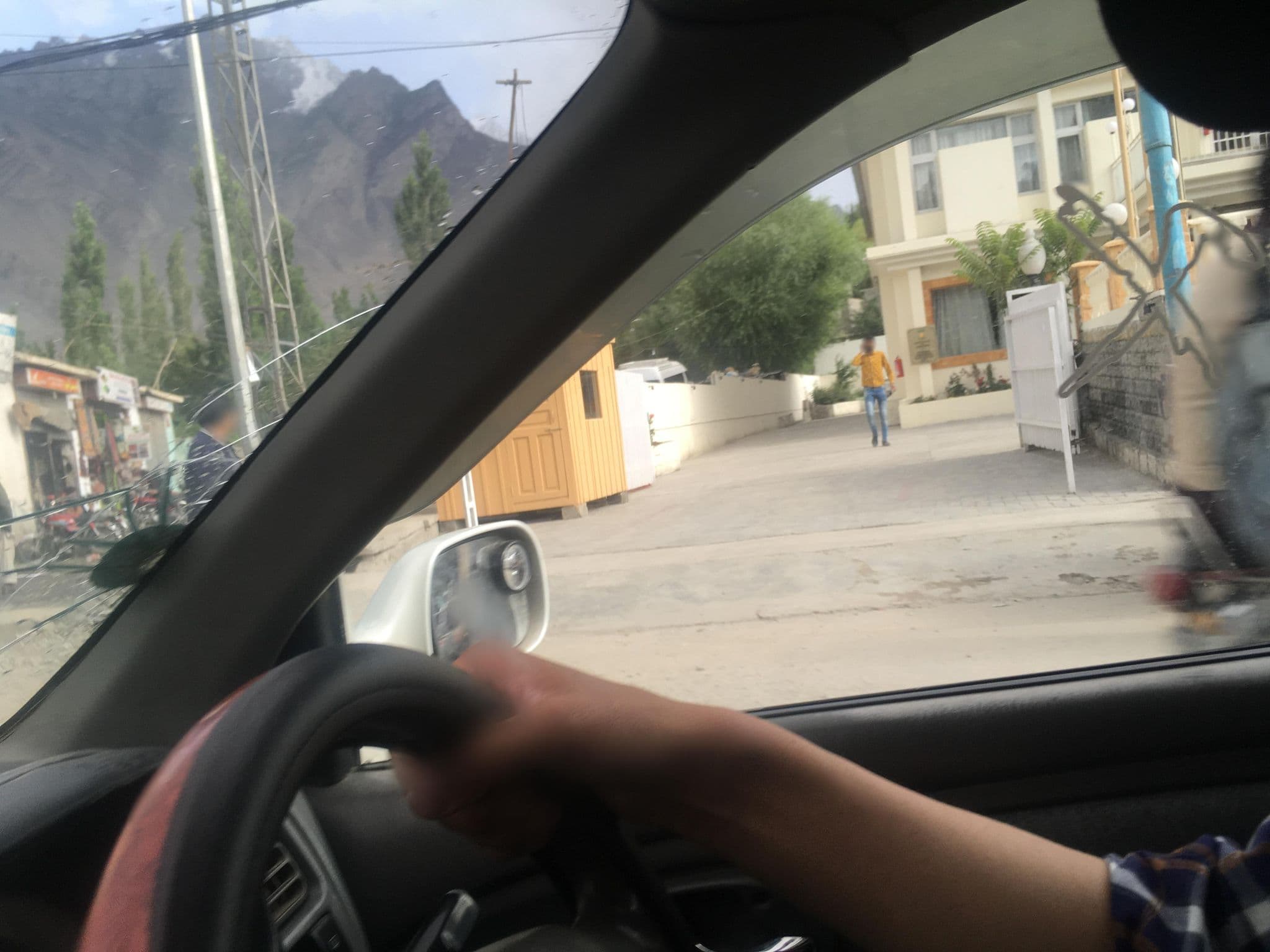 Street view near Legend Hotels & Resorts, Skardu — © Mishele90 (CC BY-SA · Mapillary)