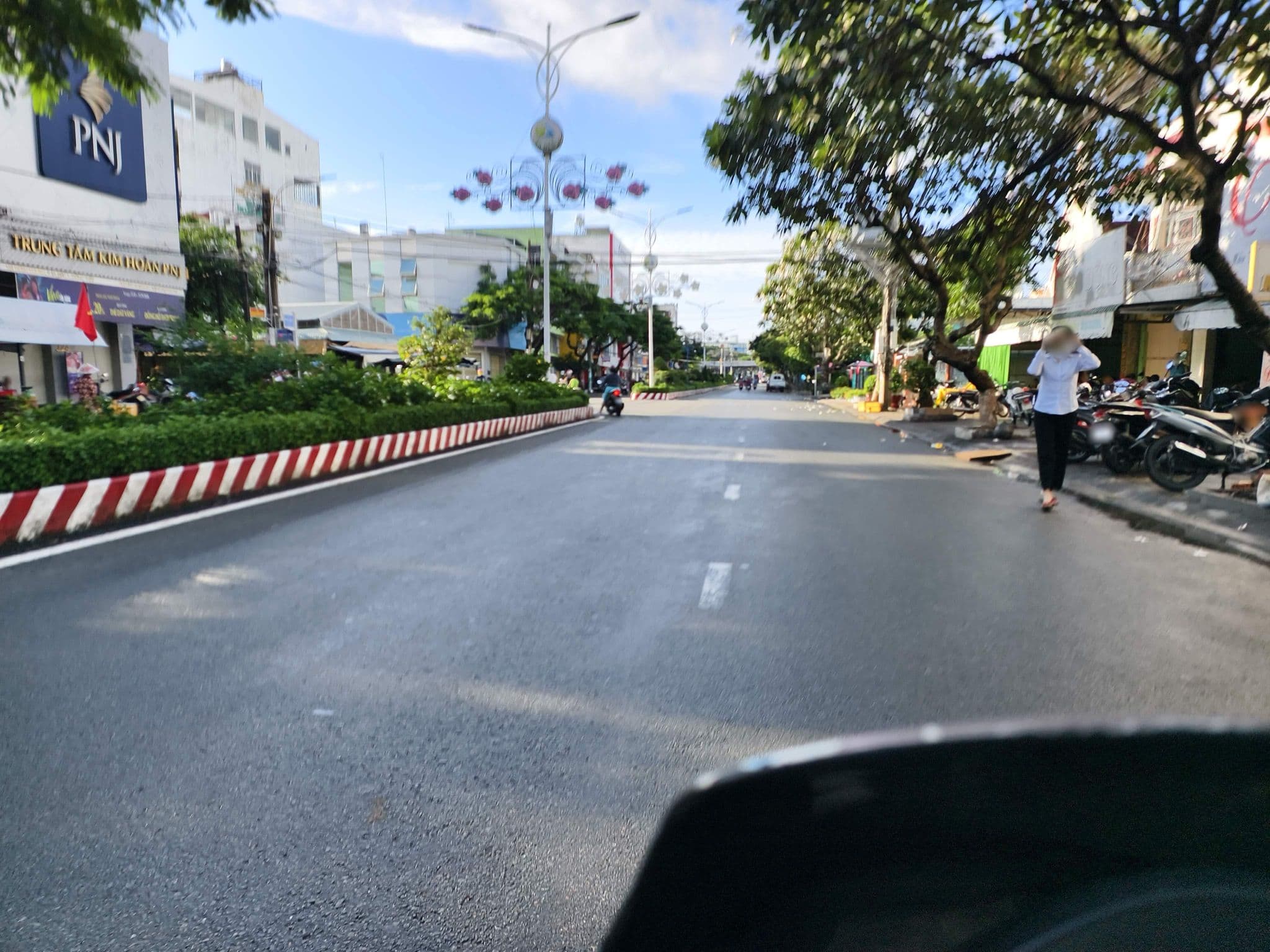 Street view near Khách Sạn Hương Thuỷ, Sa Dec — © pinkyu (CC BY-SA · Mapillary)