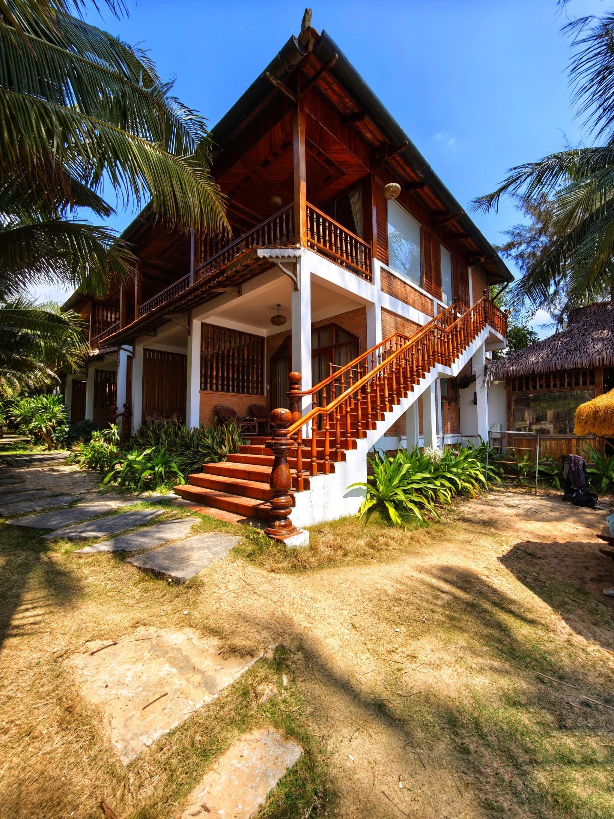 Street view near Coco Palm Resort Phu Quoc, Dương Đông — © km2bp (CC BY-SA · Mapillary)