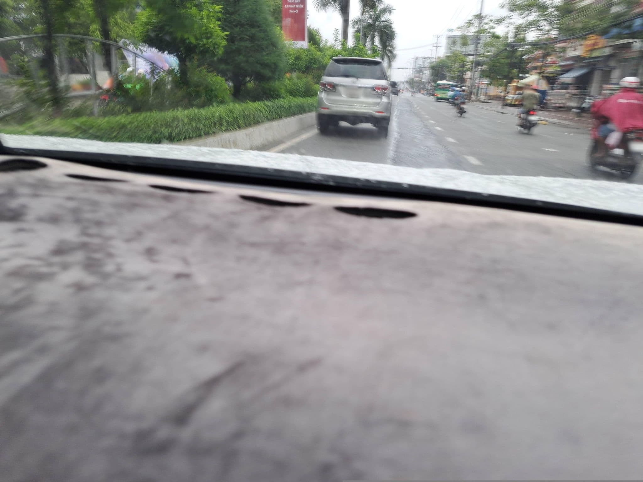 Street view near Khách Sạn Song Kim, Cà Mau — © hoangvietanh (CC BY-SA · Mapillary)