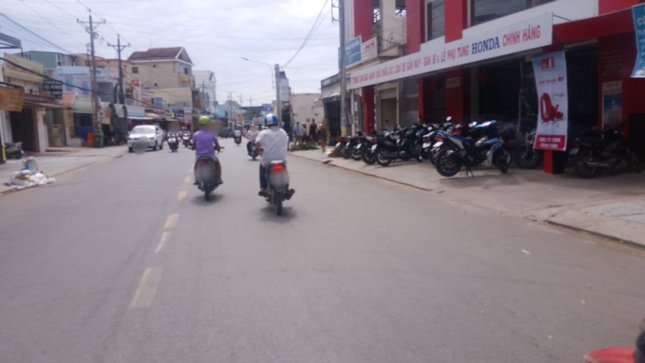 Street view near Khách Sạn Thái Hoàng Gia, Dương Đông — © dohonganh (CC BY-SA · Mapillary)