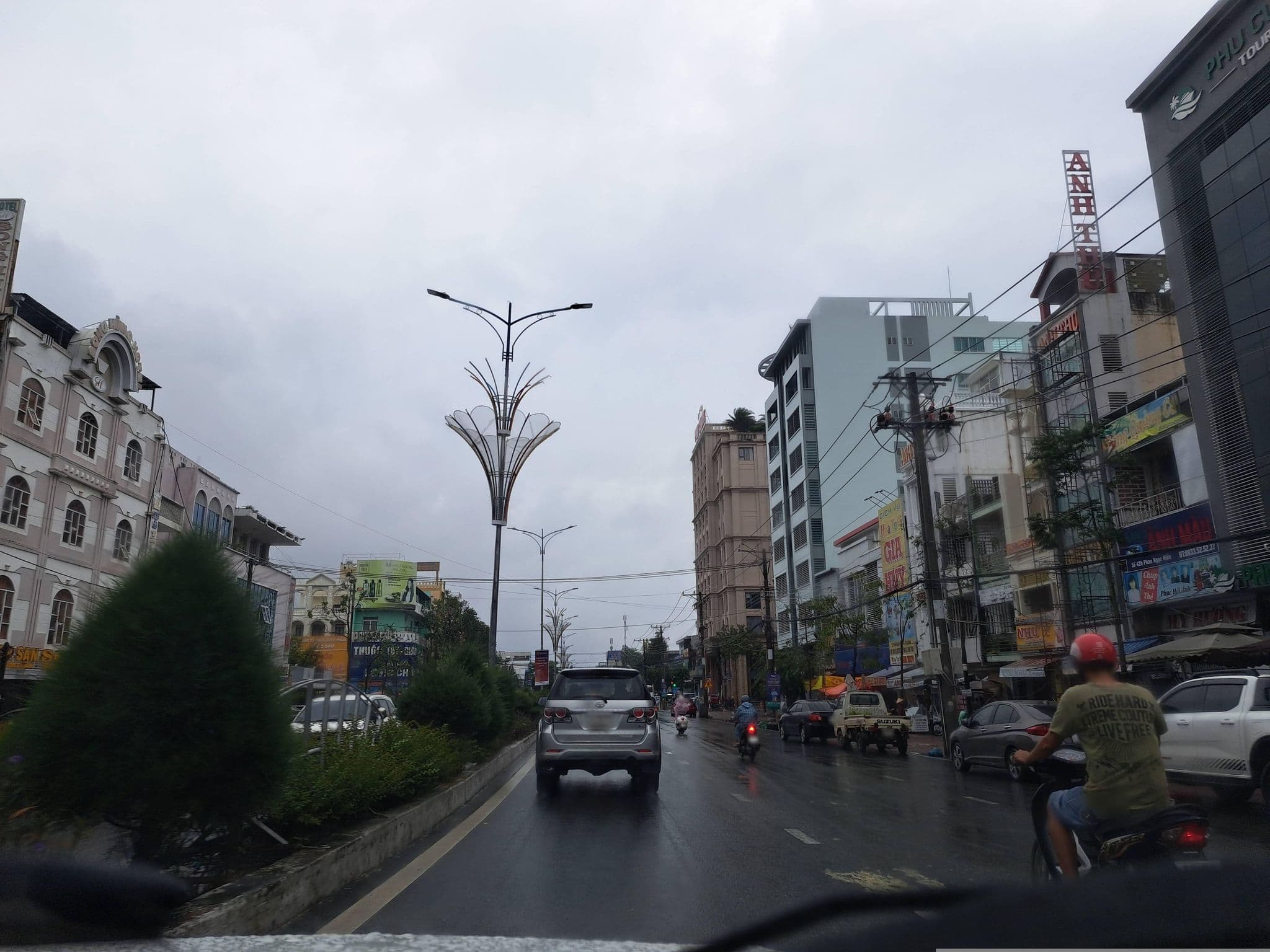 Street view near Hotel Kim Phụng, Cà Mau — © hoangvietanh (CC BY-SA · Mapillary)