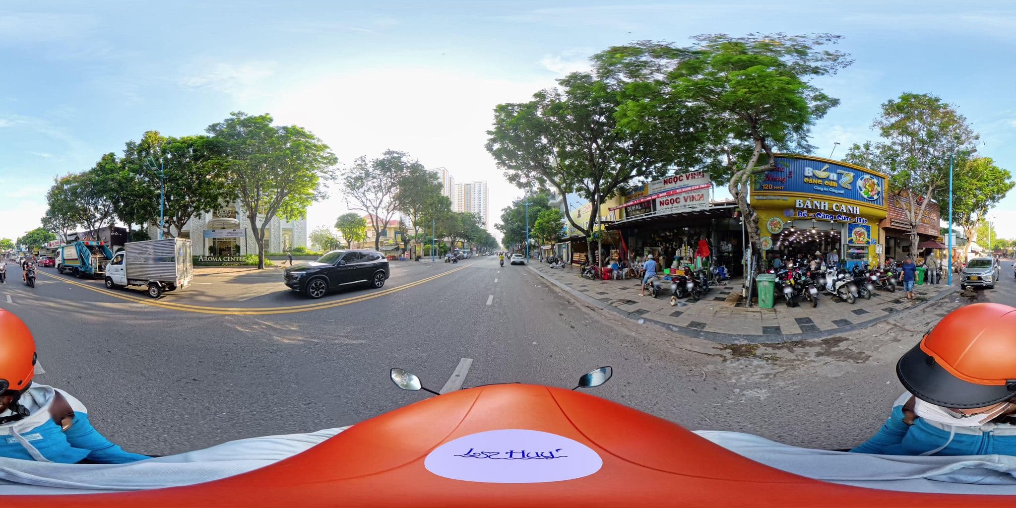 Street view near Thuan Hoa Hotel, Vũng Tàu — © lyduchuy (CC BY-SA · Mapillary)