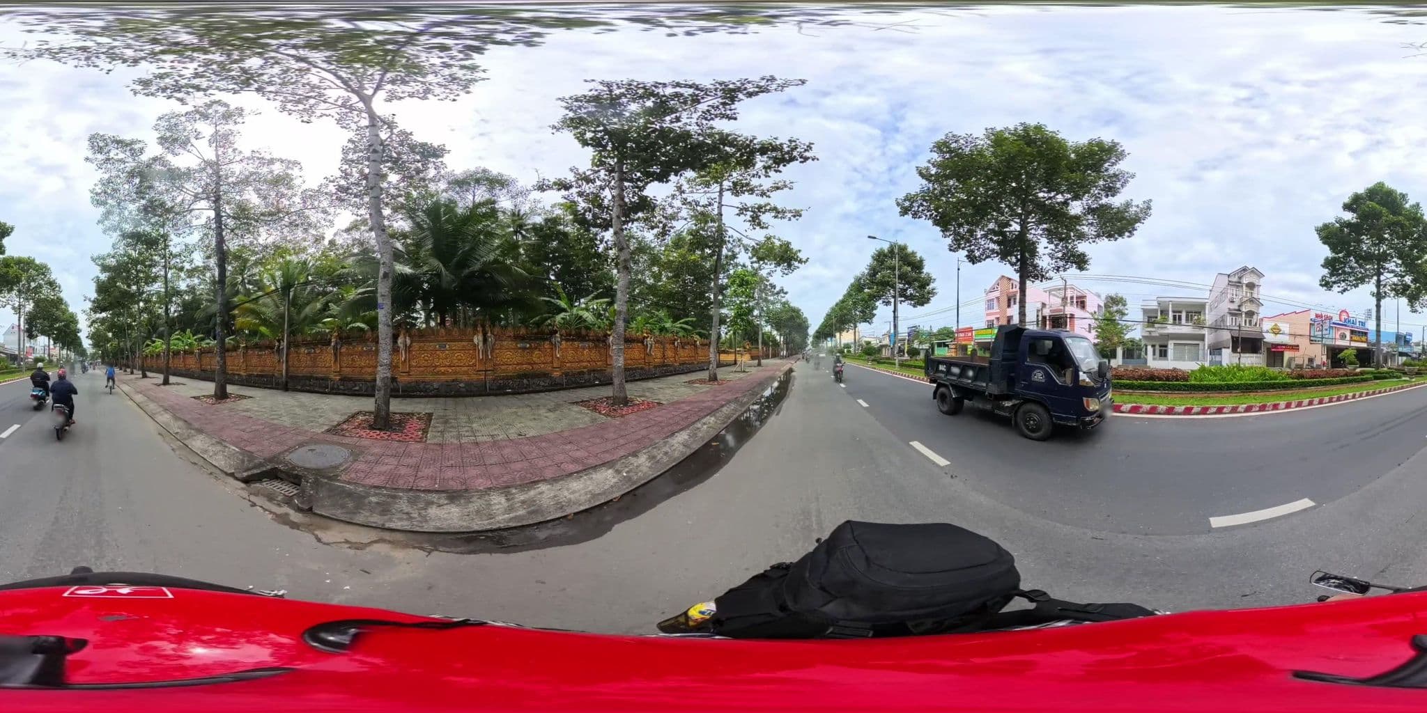 Street view near Hoang Phuc Hotel, Trà Vinh — © Slucchesi (CC BY-SA · Mapillary)