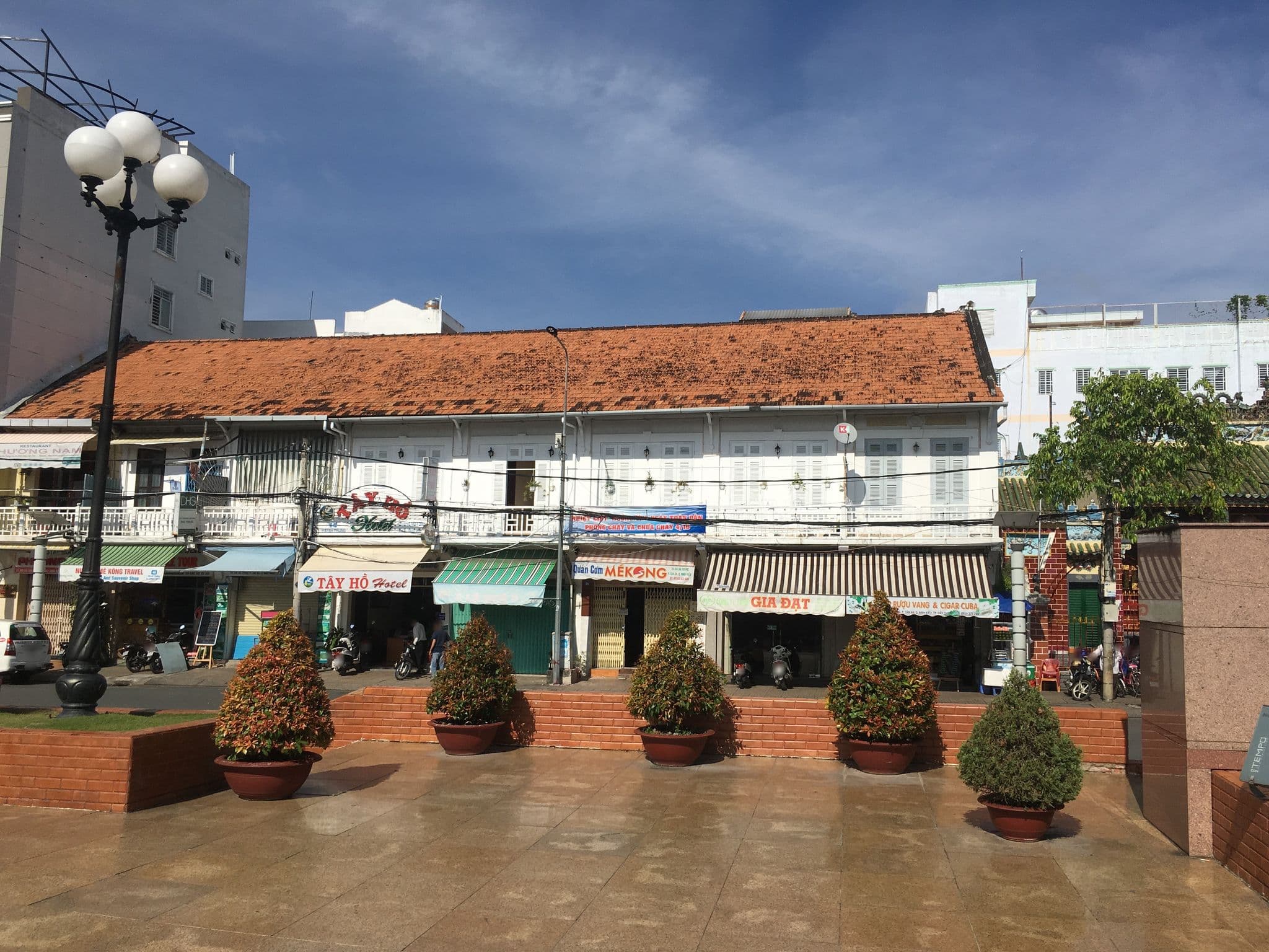 Street view near Khách Sạn Tây Hồ, Cần Thơ — © tanigoo (CC BY-SA · Mapillary)