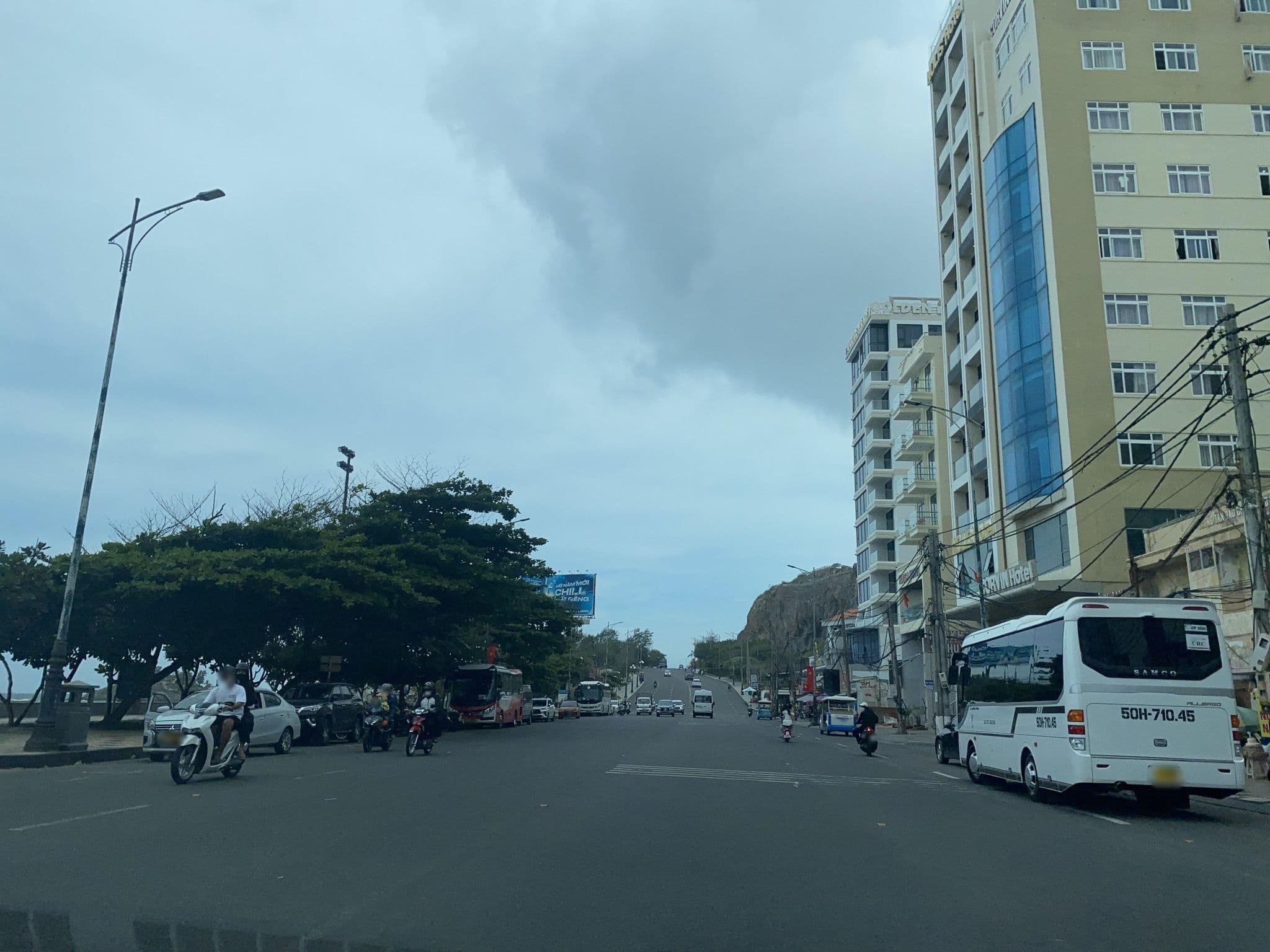 Street view near Anh Tú Hotel, Vũng Tàu — © DriveWithHoang (CC BY-SA · Mapillary)
