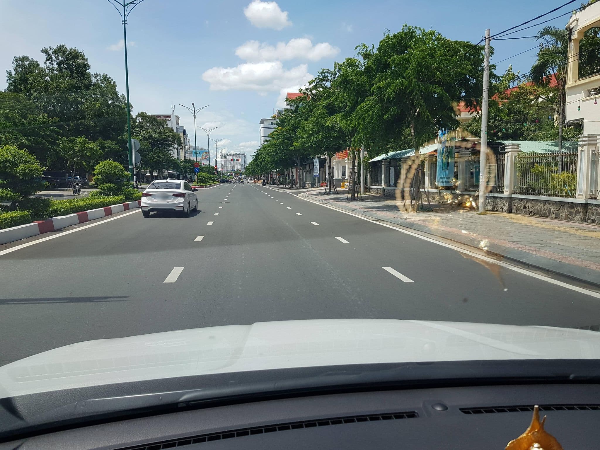 Street view near Sasavuta hotel, Vũng Tàu — © VPTD (CC BY-SA · Mapillary)