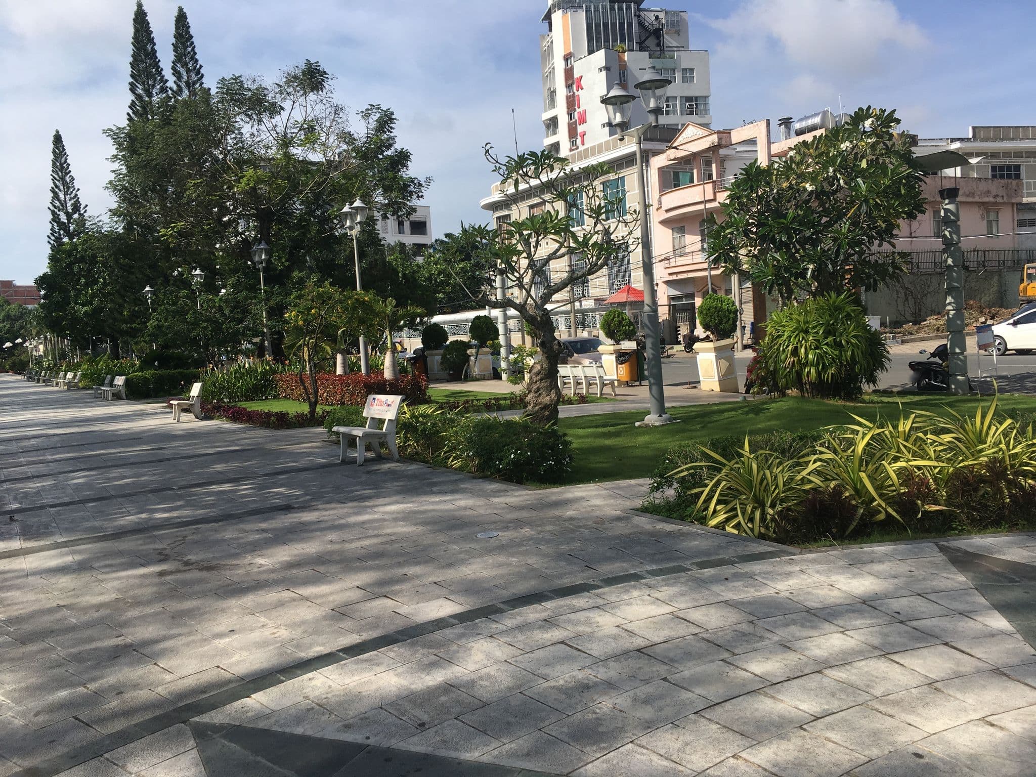 Street view near Golf Hotel Can Tho, Cần Thơ — © tanigoo (CC BY-SA · Mapillary)