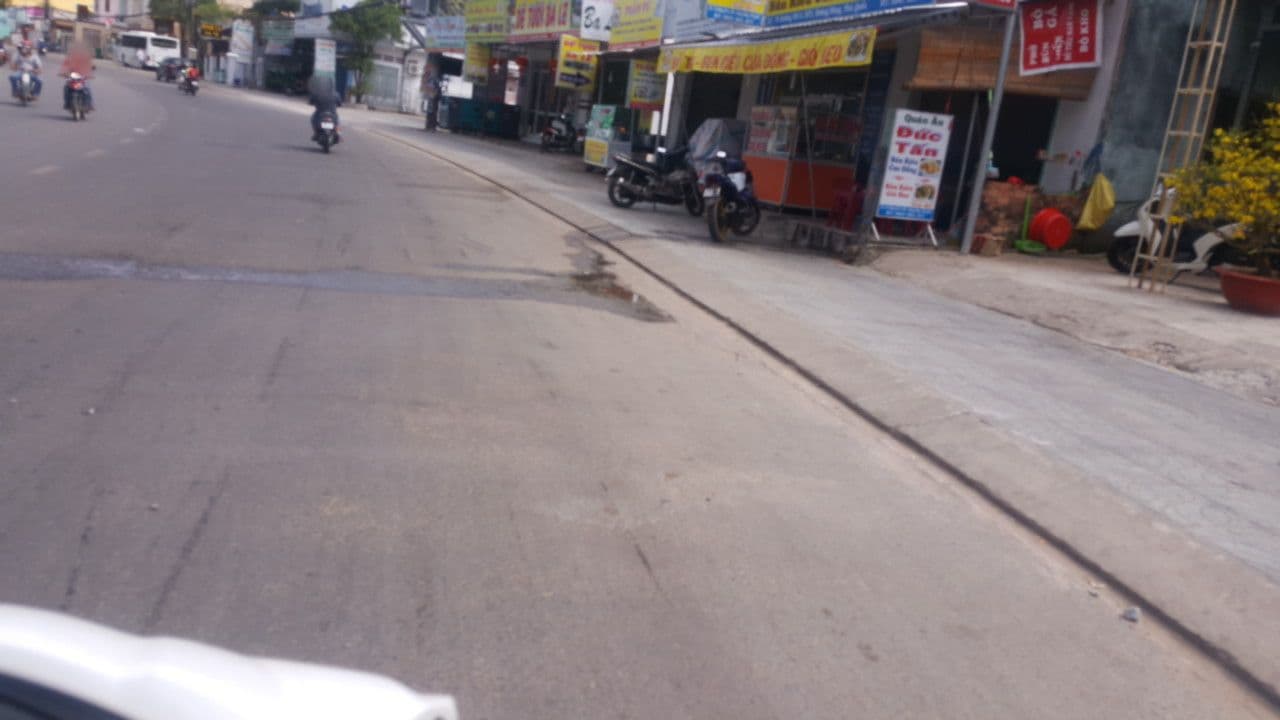 Street view near Tan Minh Thoai Guesthouse, Dương Đông — © dohonganh (CC BY-SA · Mapillary)