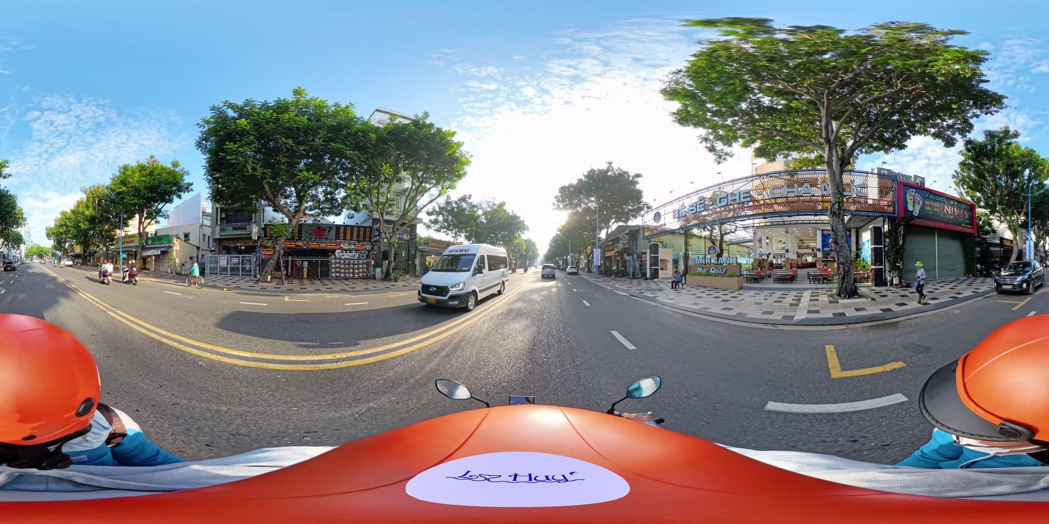 Street view near Lucky Hotel, Vũng Tàu — © lyduchuy (CC BY-SA · Mapillary)