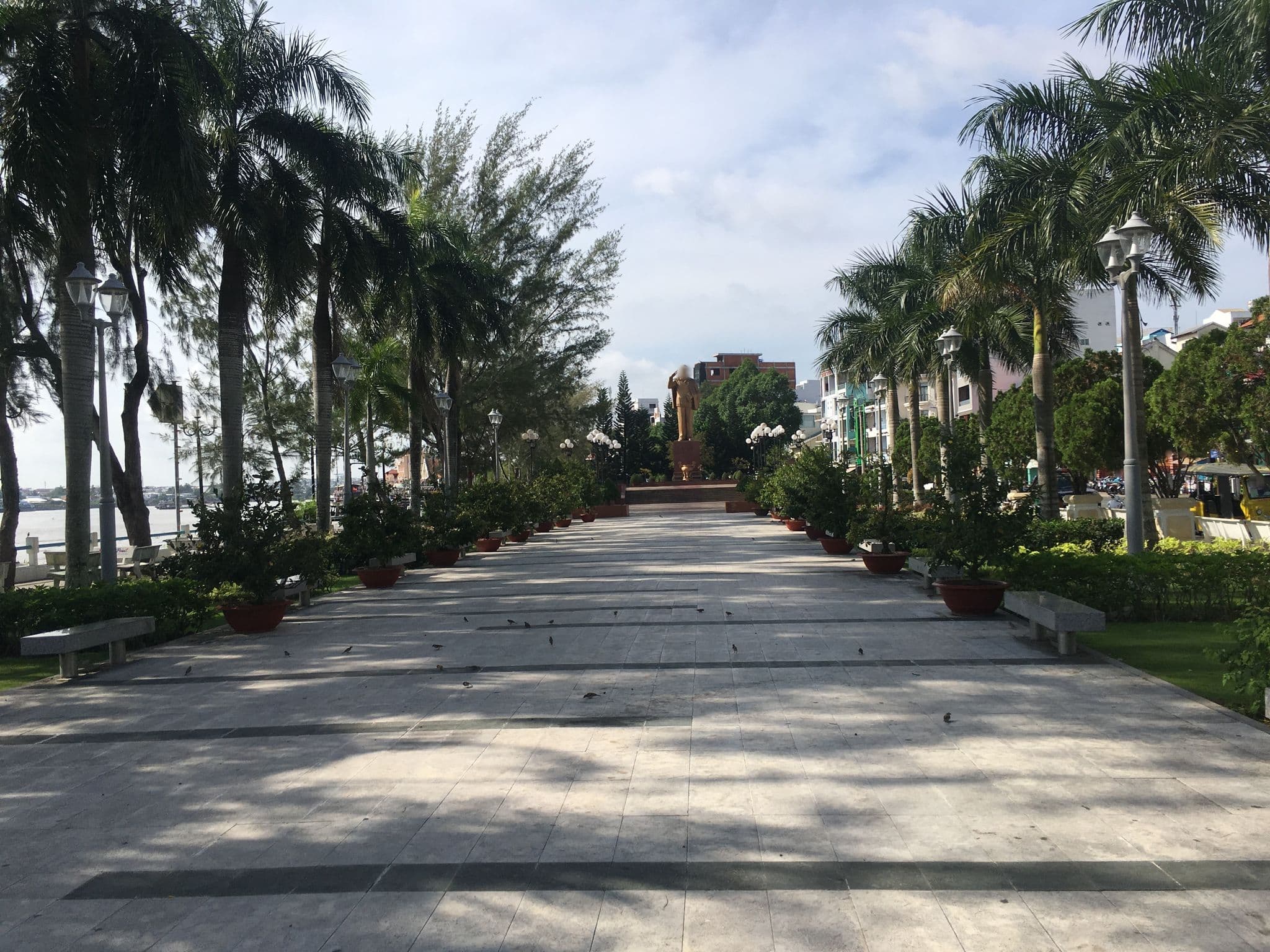 Street view near Quoc Te Hotel, Cần Thơ — © tanigoo (CC BY-SA · Mapillary)