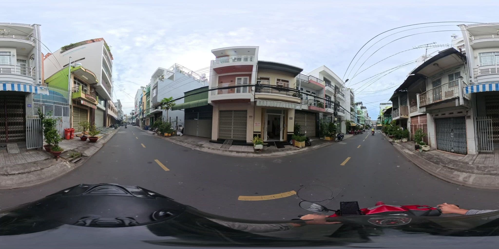 Street view near Khach San Kim Anh, Long Xuyên — © gabriel_oliveira (CC BY-SA · Mapillary)