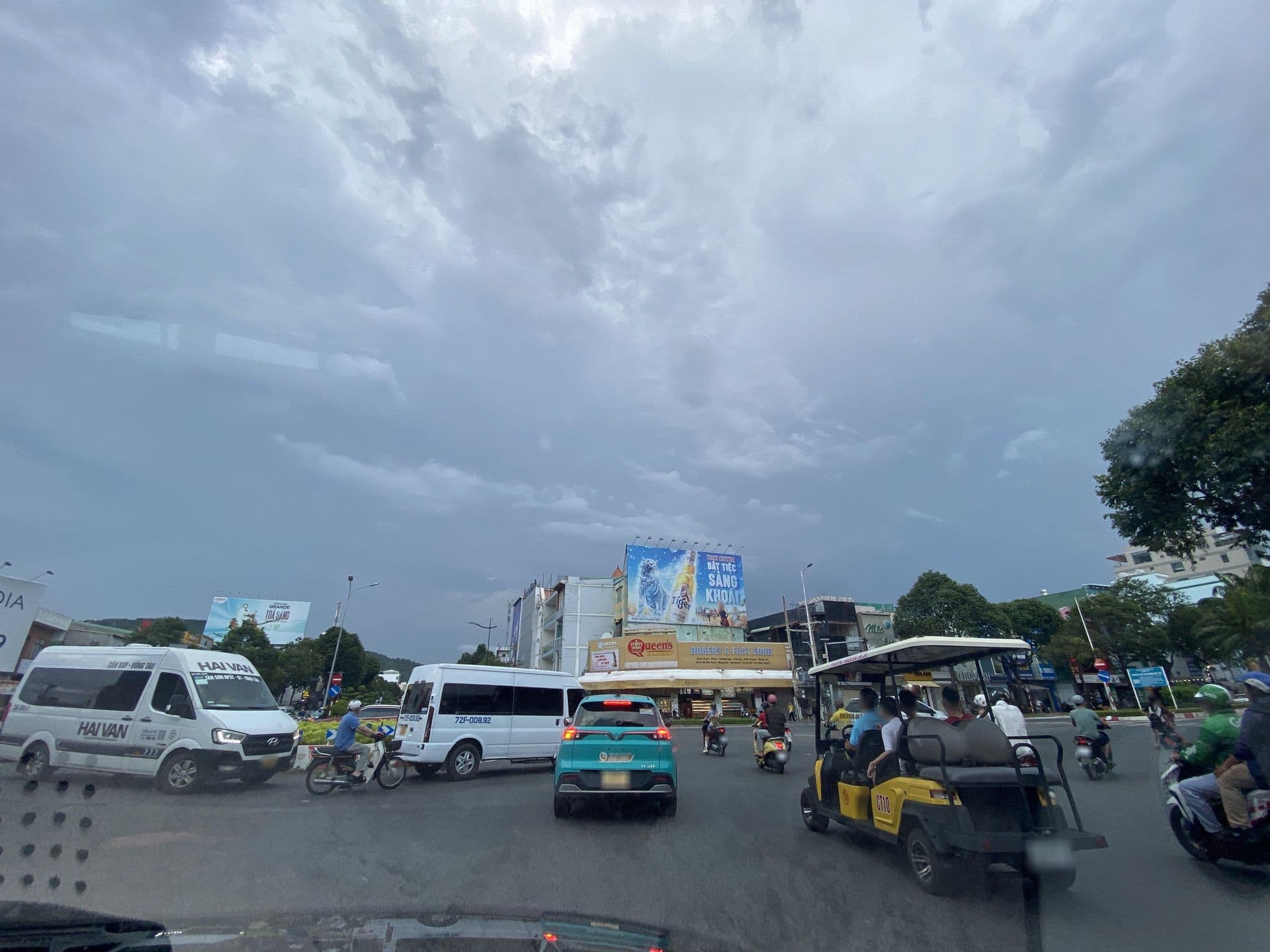Street view near Liên Hoa hotel, Vũng Tàu — © DriveWithHoang (CC BY-SA · Mapillary)