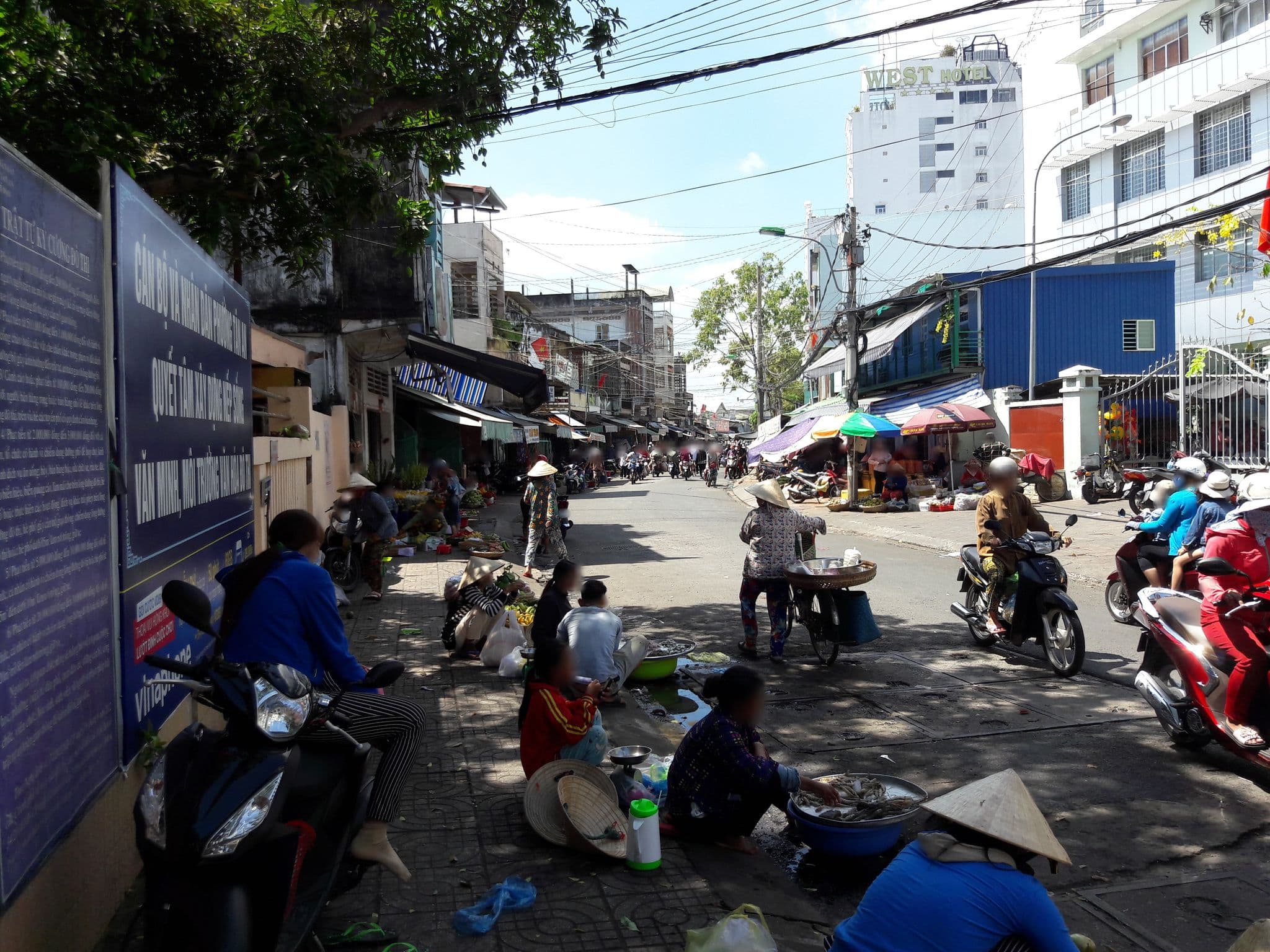 Street view near Number One Hotel, Cần Thơ — © guus1943 (CC BY-SA · Mapillary)