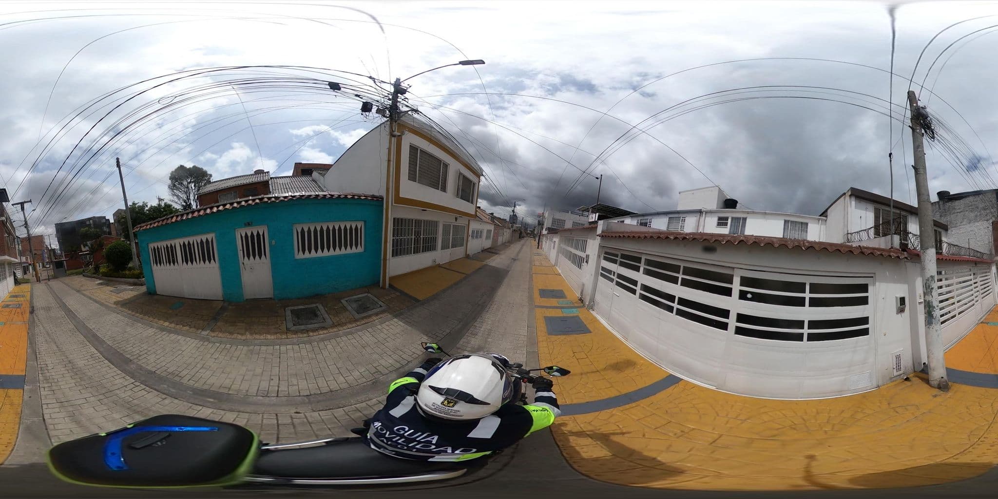 Street view near Apartaestufio diver, Kennedy — © rbolivar (CC BY-SA · Mapillary)