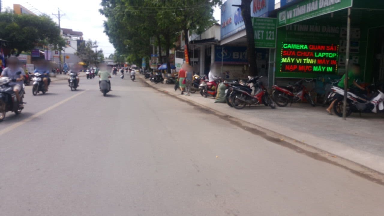Street view near Hoa Cát Hotel, Dương Đông — © dohonganh (CC BY-SA · Mapillary)