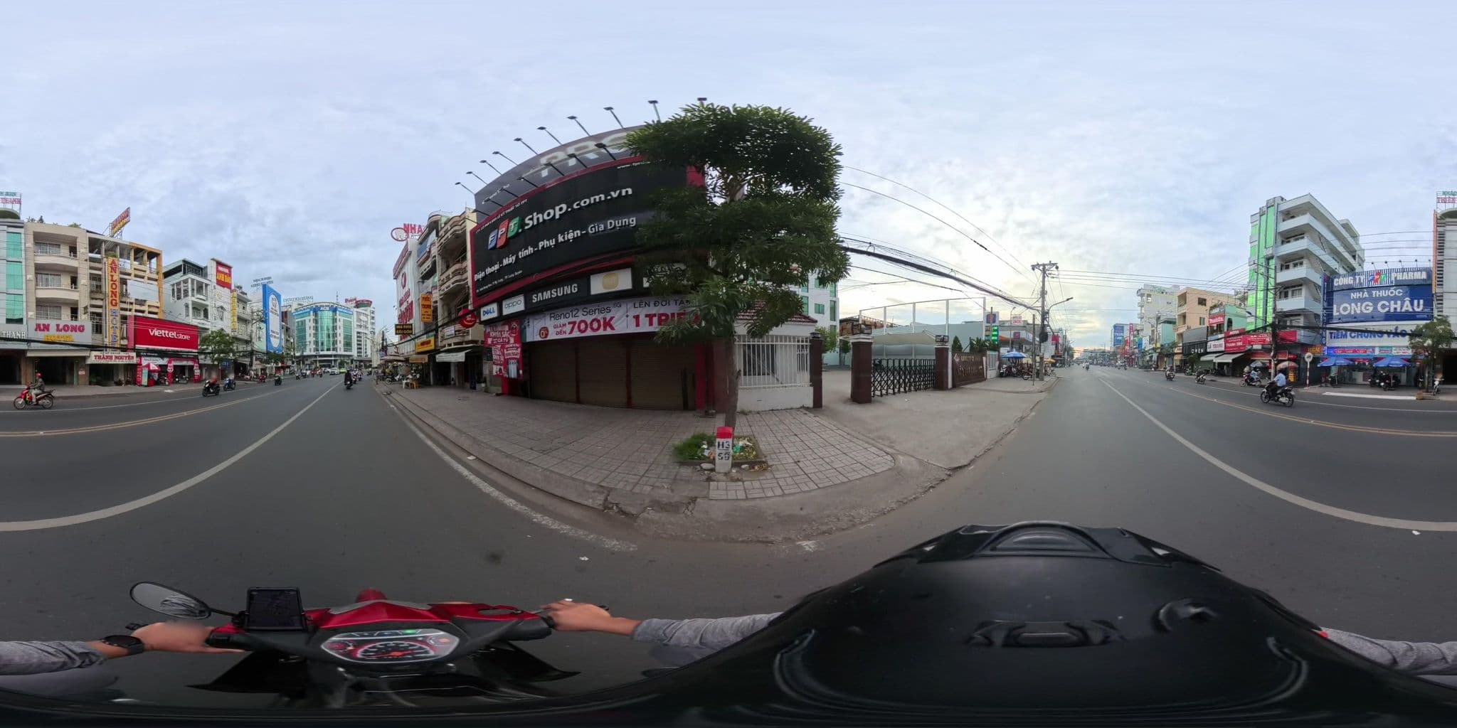 Street view near Thiên Thanh Hotel, Long Xuyên — © Slucchesi (CC BY-SA · Mapillary)