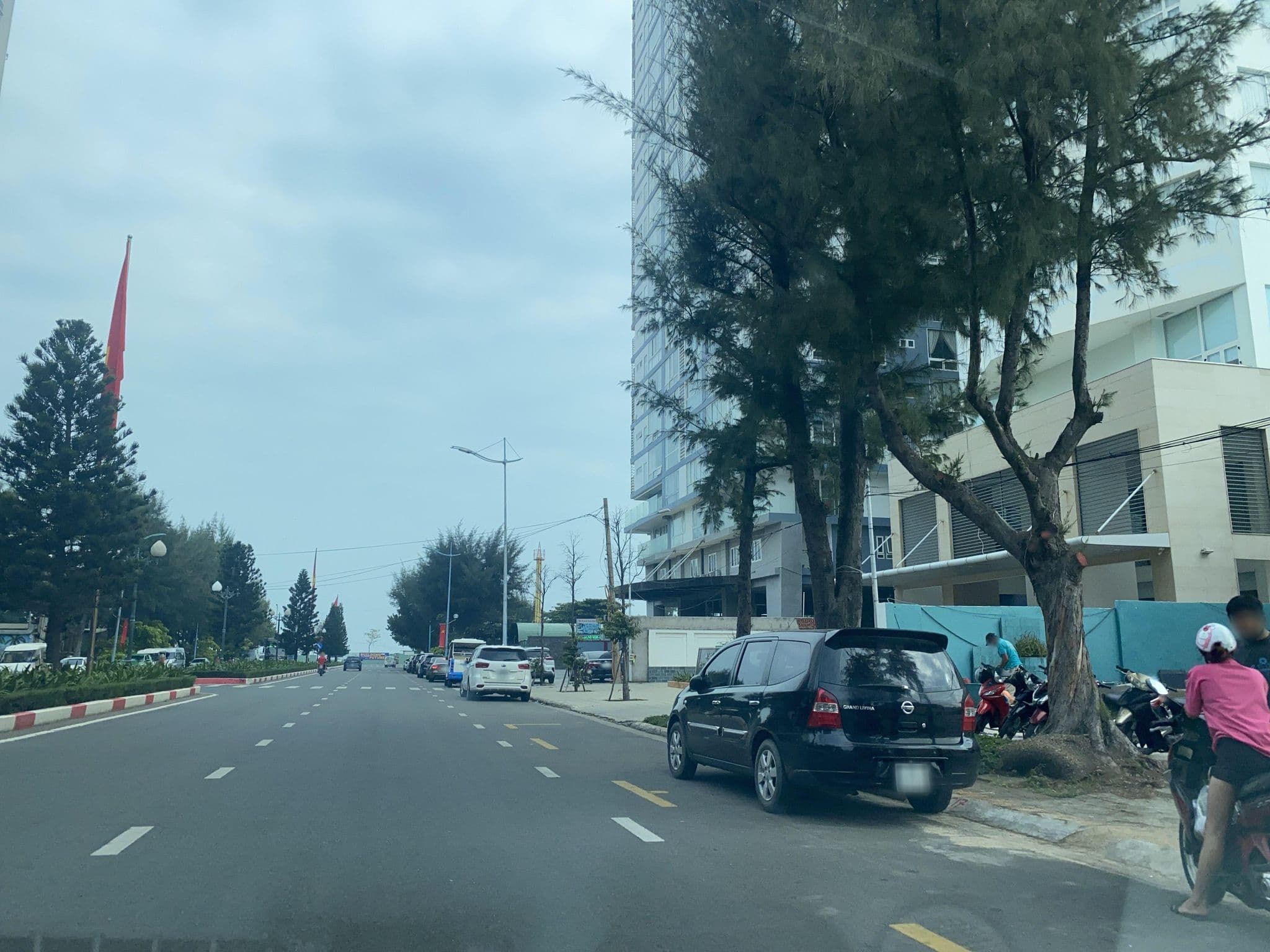 Street view near Khách Sạn Hương Sen, Vũng Tàu — © DriveWithHoang (CC BY-SA · Mapillary)