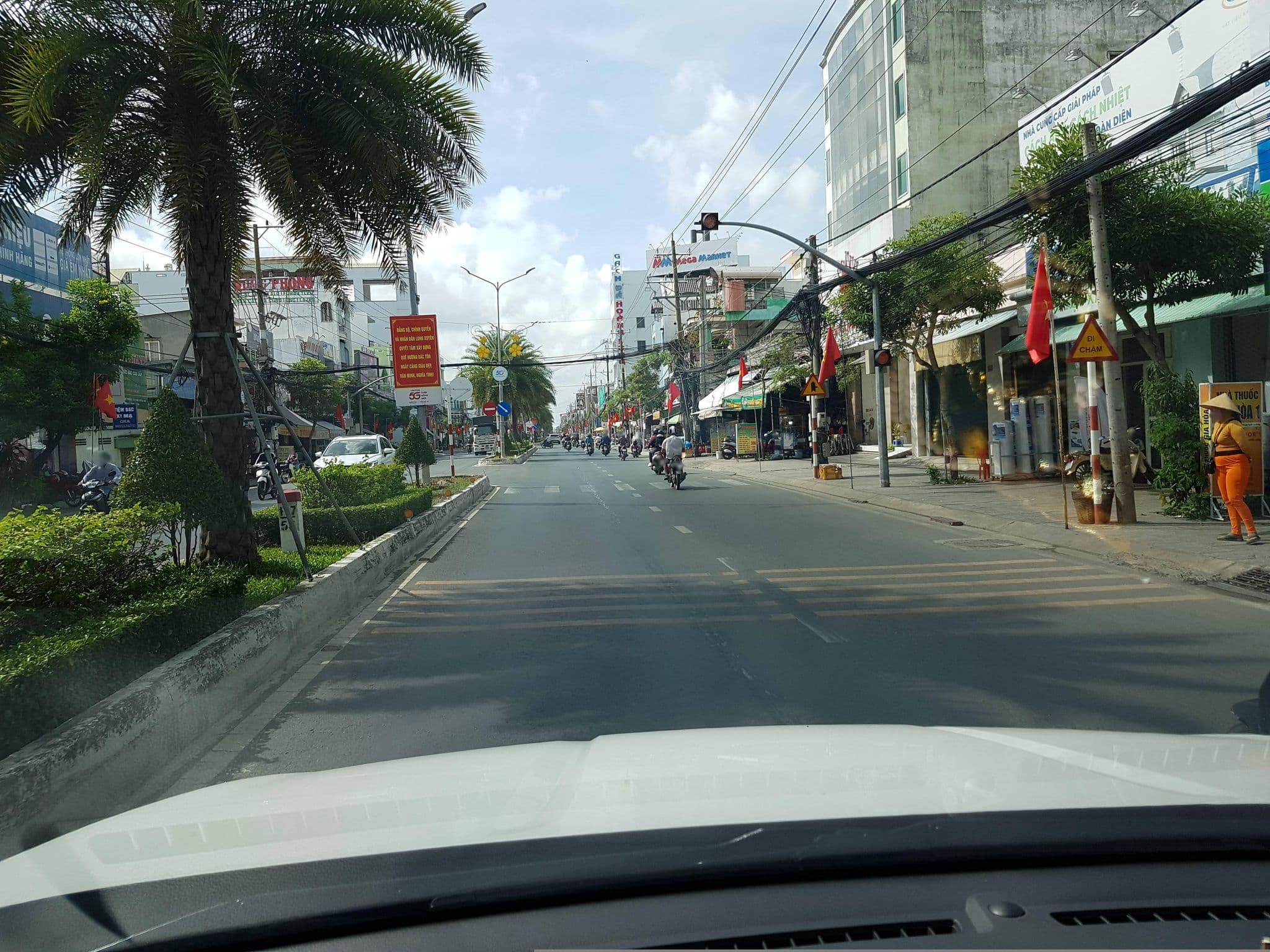 Street view near Kim Phát Hotel, Long Xuyên — © VPTD (CC BY-SA · Mapillary)