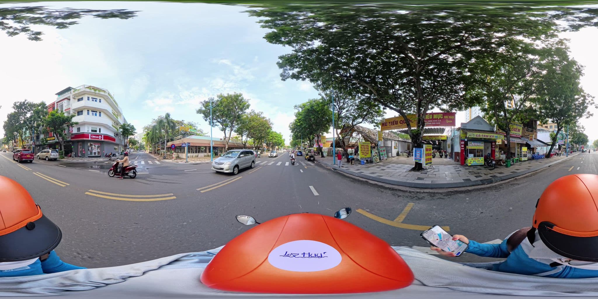 Street view near Royal sea hotel, Vũng Tàu — © lyduchuy (CC BY-SA · Mapillary)