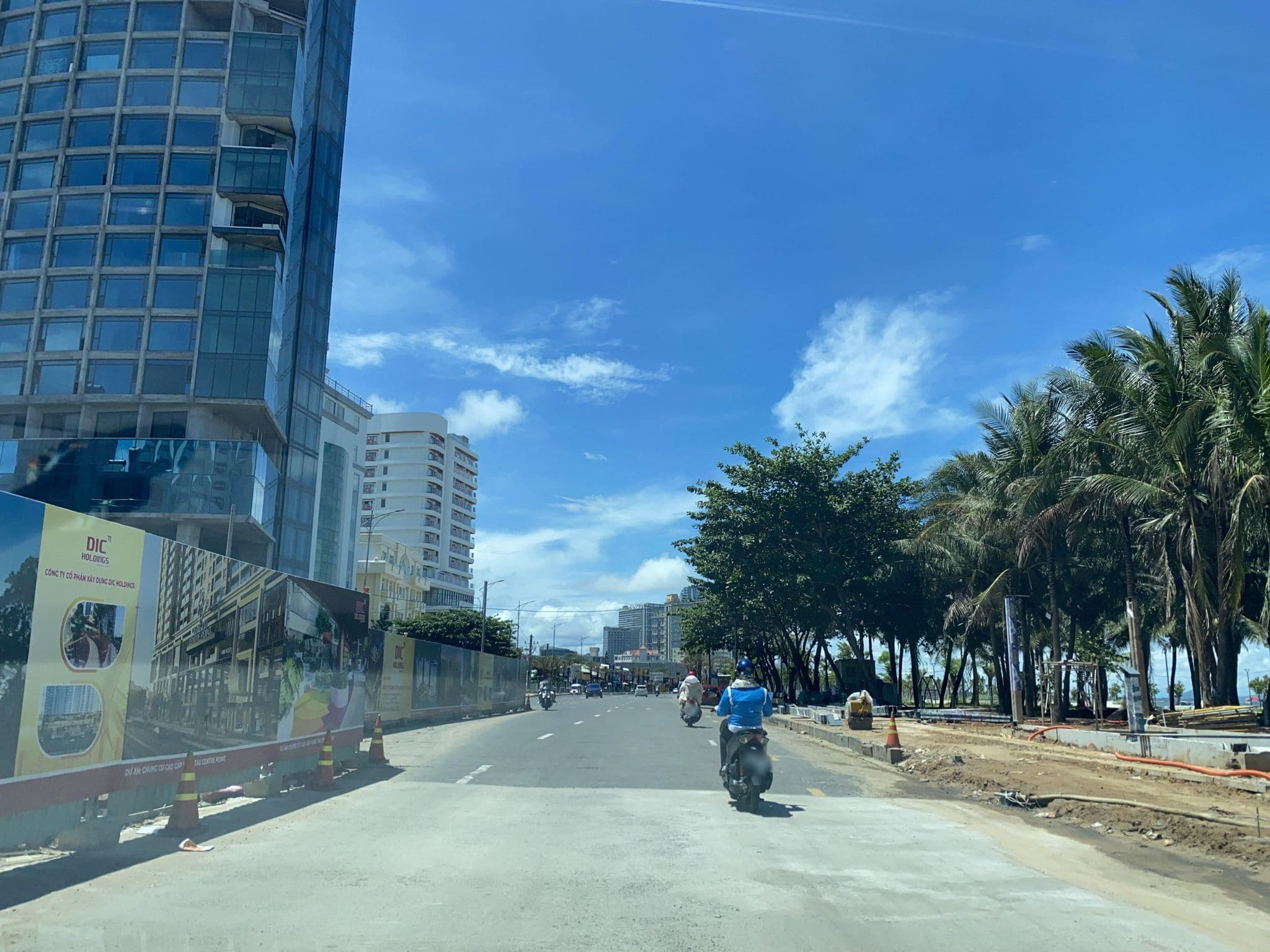 Street view near Khách Sạn Quyết Tiến, Vũng Tàu — © DriveWithHoang (CC BY-SA · Mapillary)