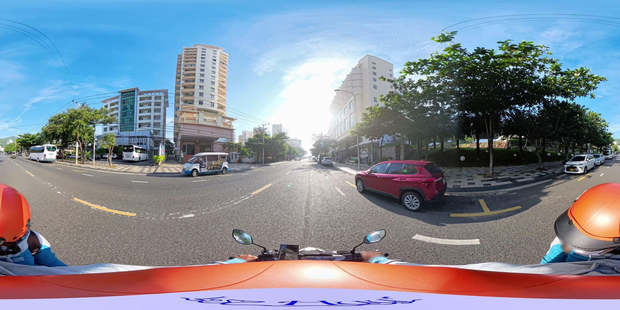 Street view near Điện Lực Hotel, Vũng Tàu — © lyduchuy (CC BY-SA · Mapillary)